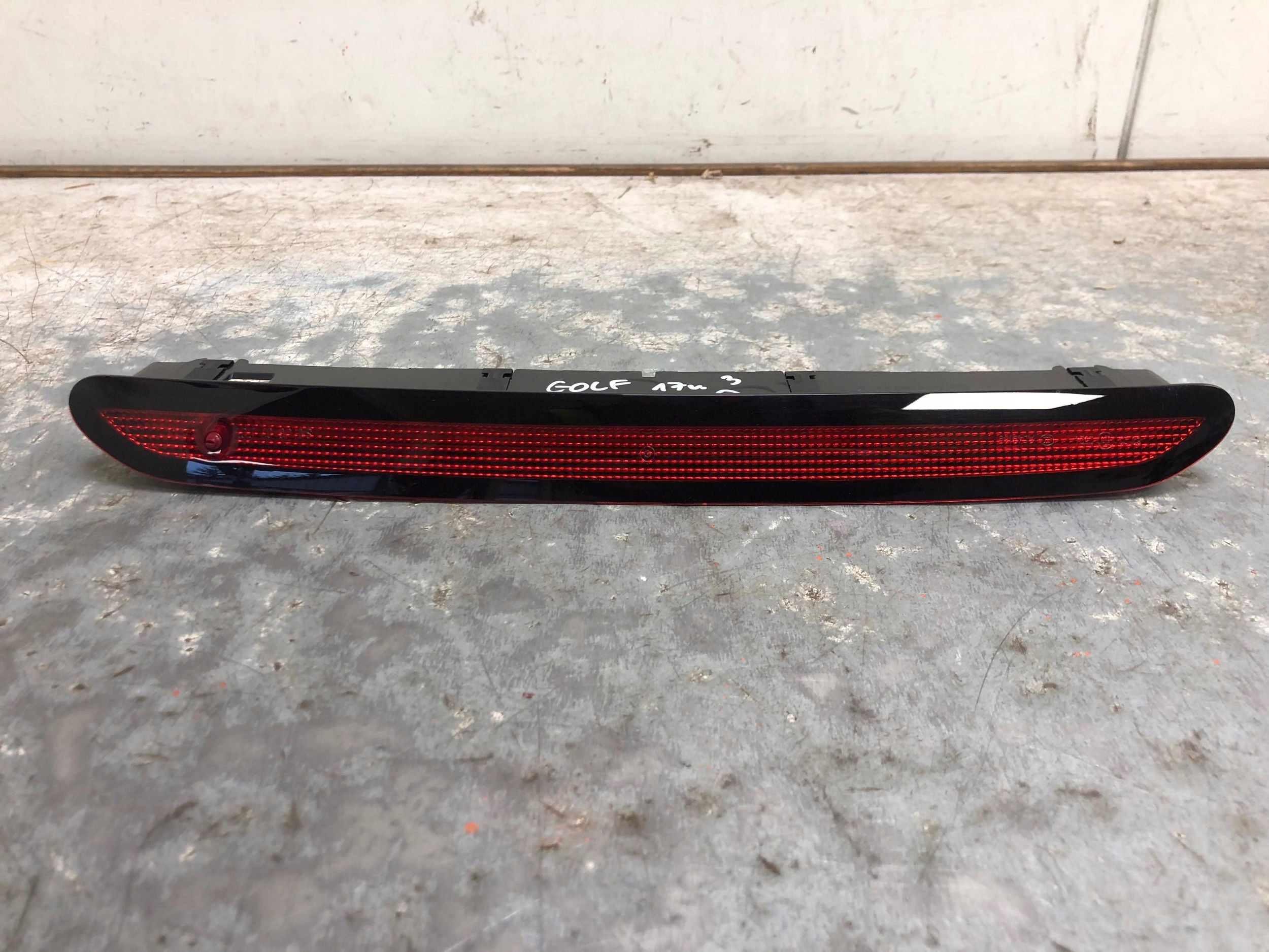 TRZECIE light STOP VW GOLF VII 5G0945087B