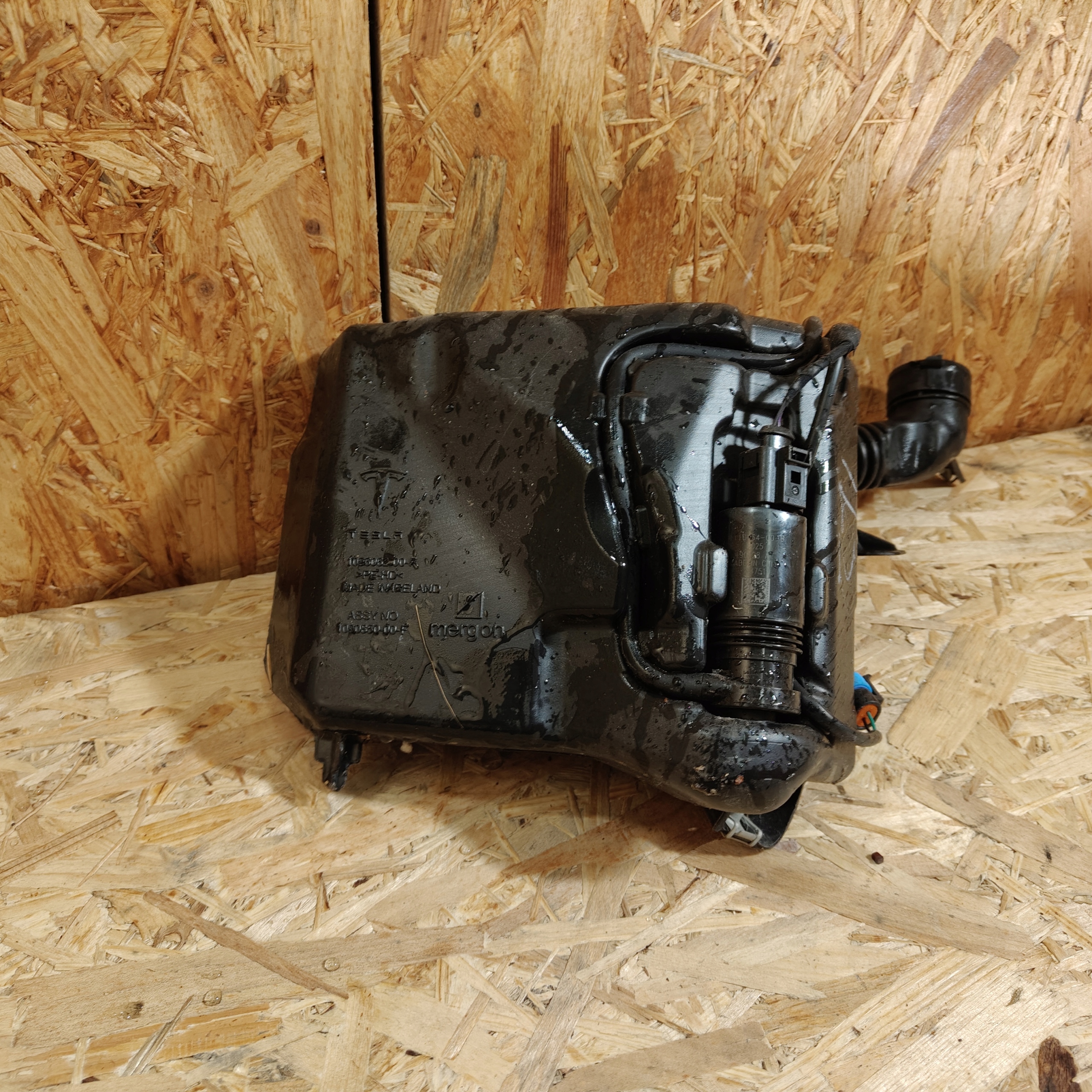 washer fluid tank TESLA MODEL 3