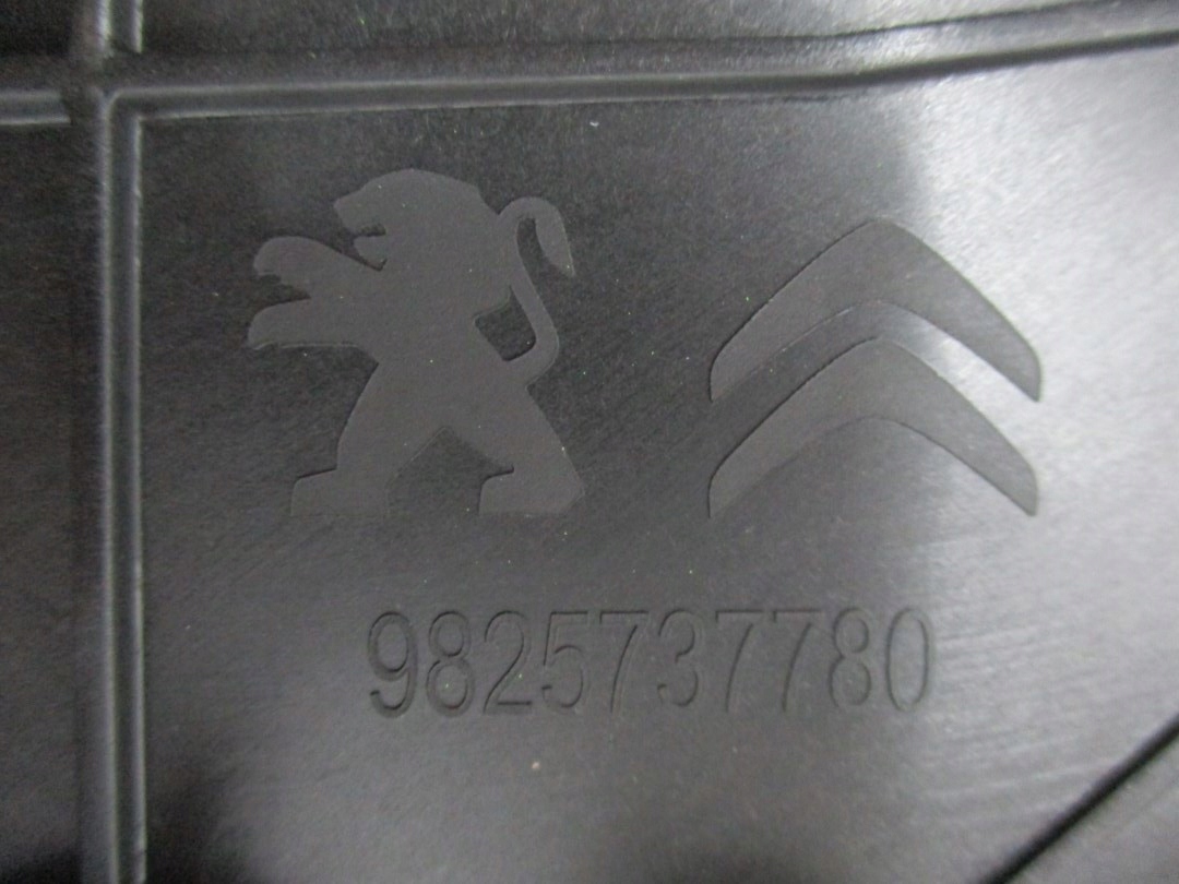 COPRI PARAFANGO PEUGEOT 2008 II 20R 9825737780