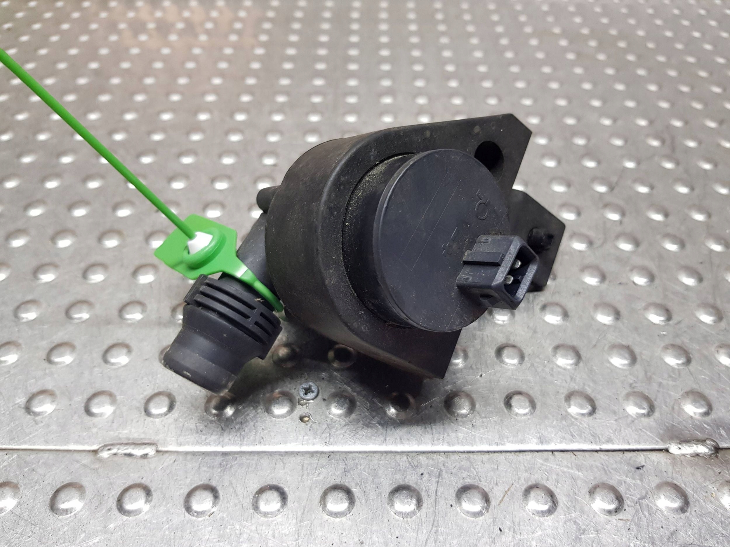 supplementary water pump 6922647 BMW E60 E61 E63 E64 2.0D