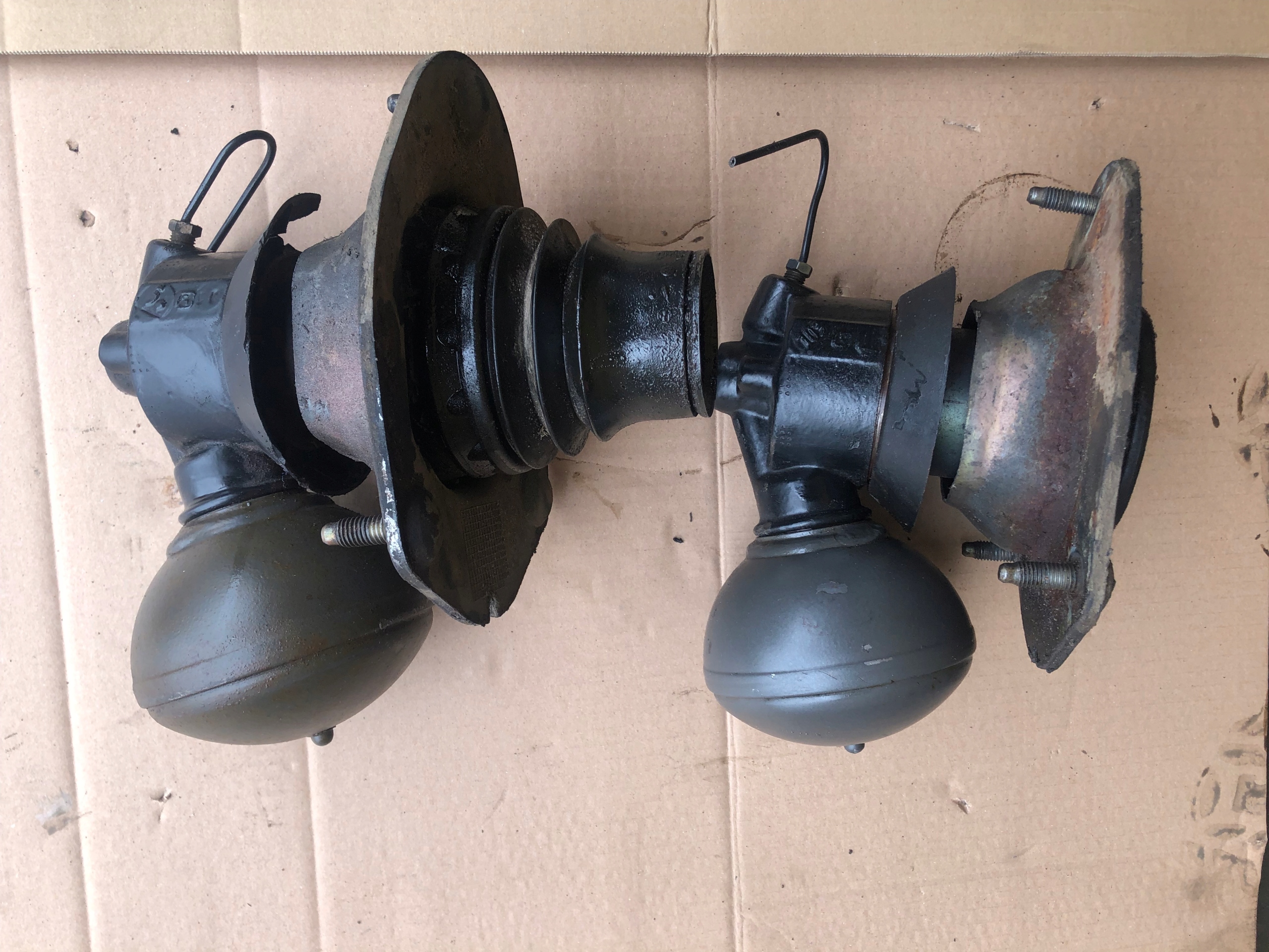 01-08 - Груша Підвіска передня сфера CITROEN C5 і