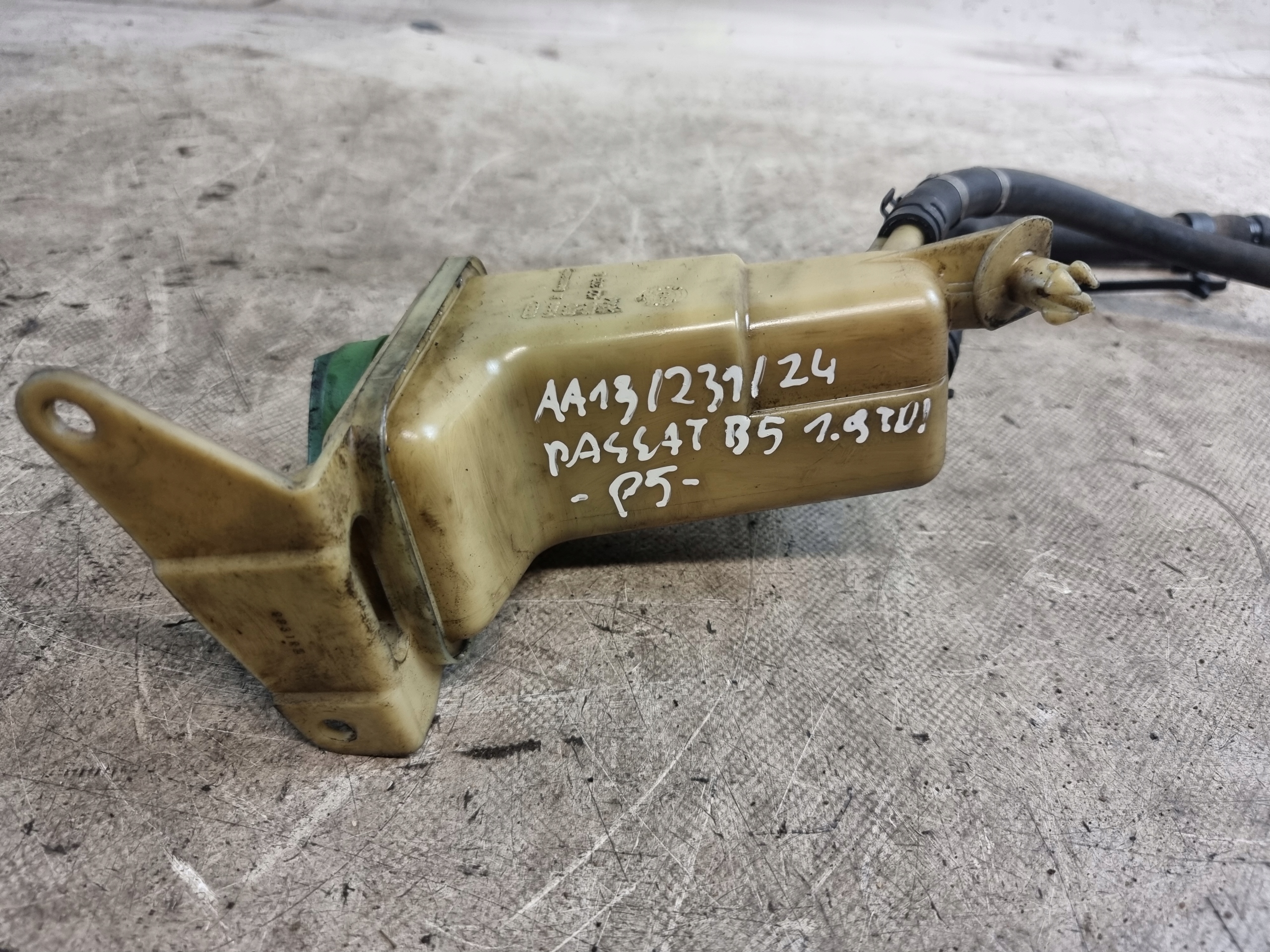 serbatoio LIQUIDO DO SERVOSTERZO OE 8D0422373C VW PASSAT B5 1.9 TDI 00r