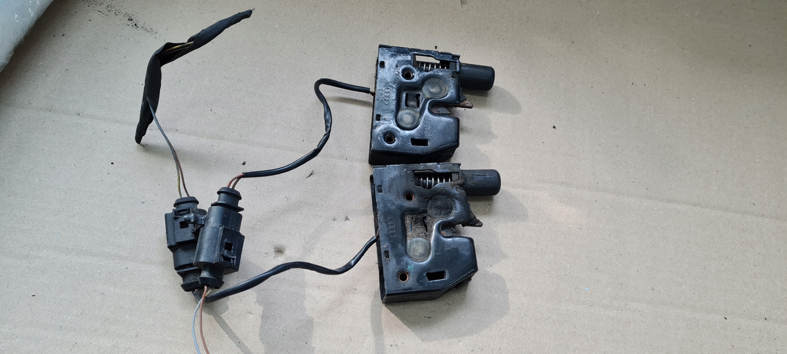 S7 4G A7 ZAMEK MASKI PRZÓD 4G0823509C A6 C7 4G