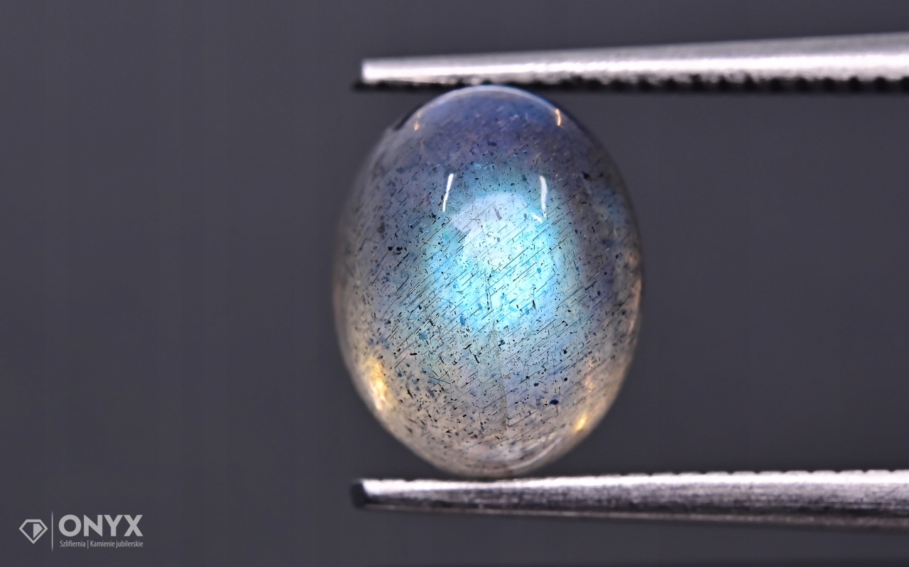 Labradorit kabošon A ovál 9x7 mm