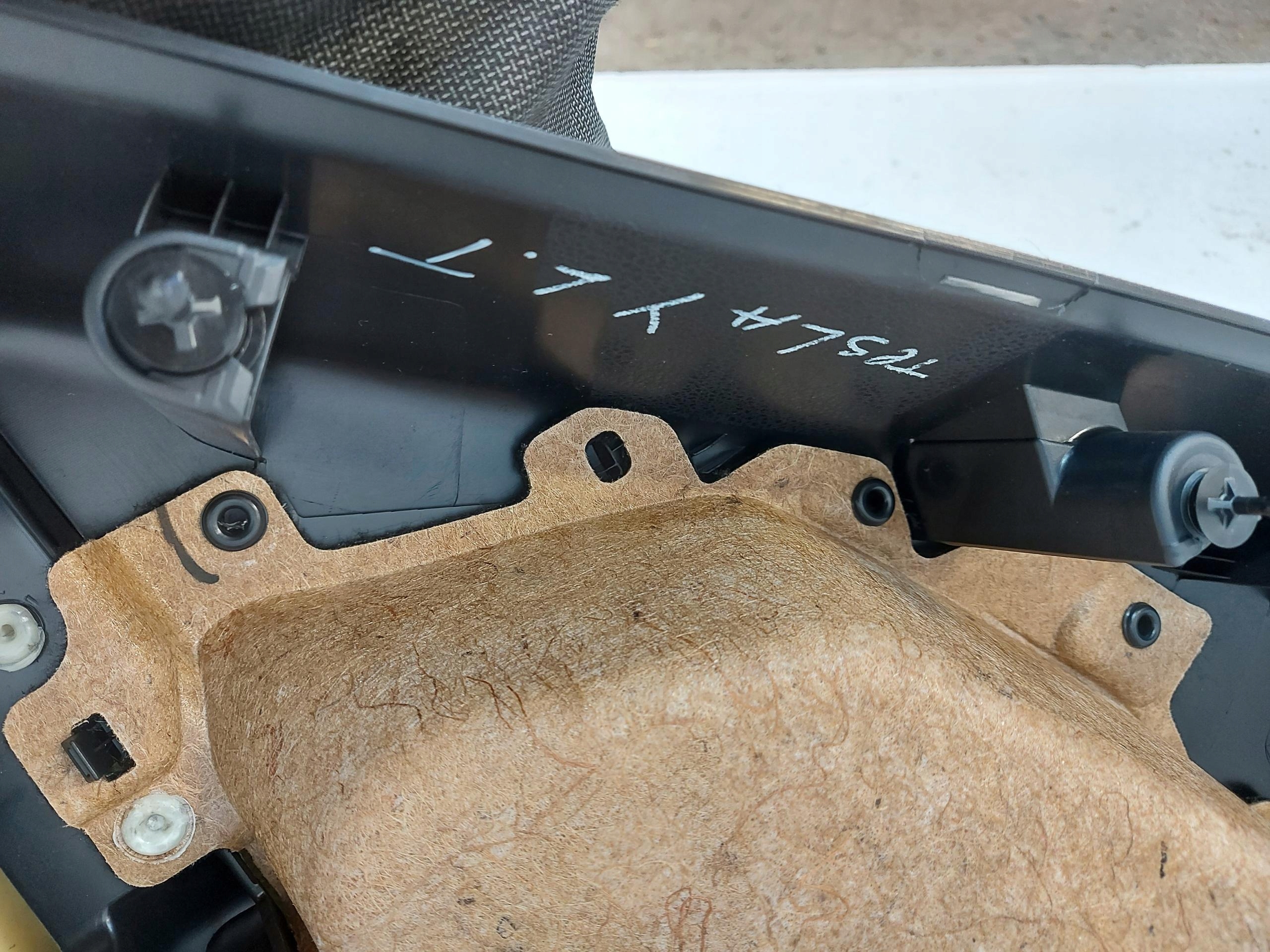 TESLA MODEL Y 2022r upholstery side door left rear part
