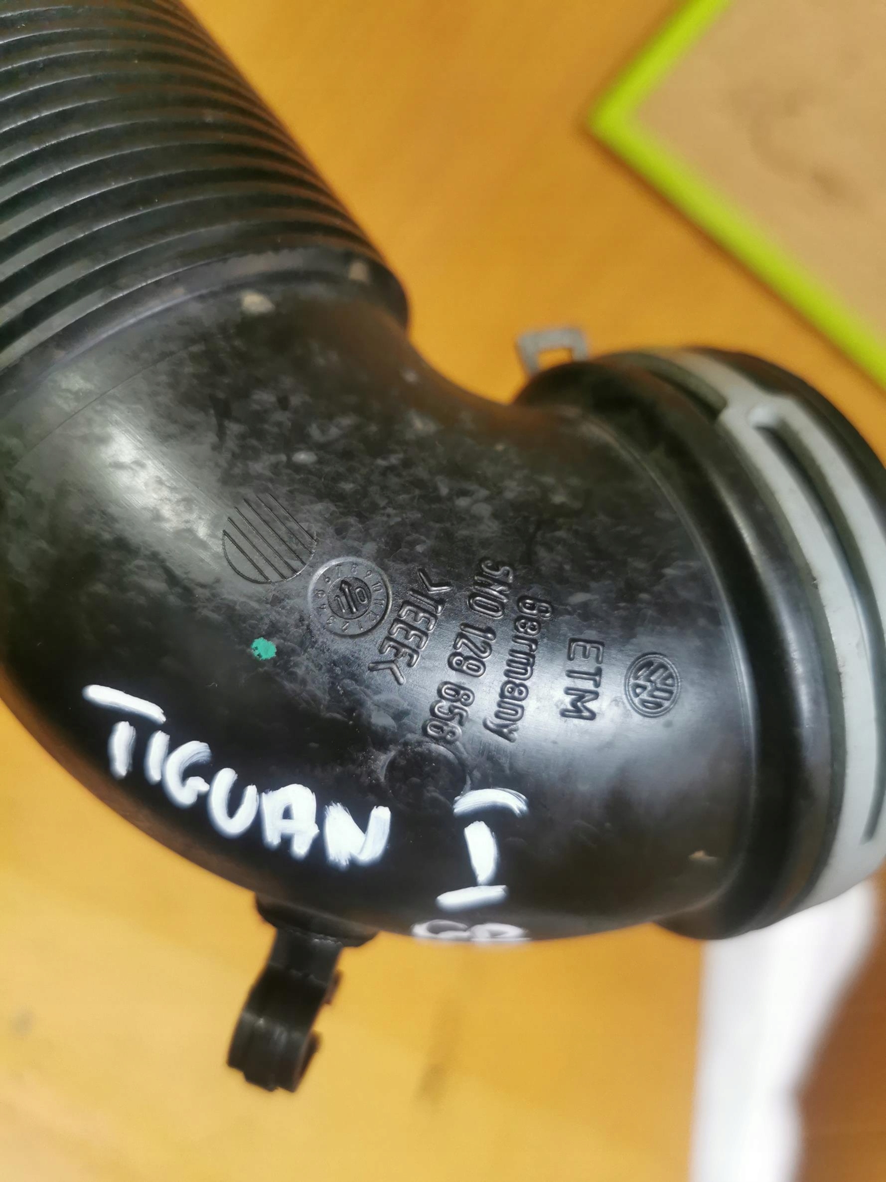 pipe air hose VW TIGUAN and 5N 5N0129856 CFFB