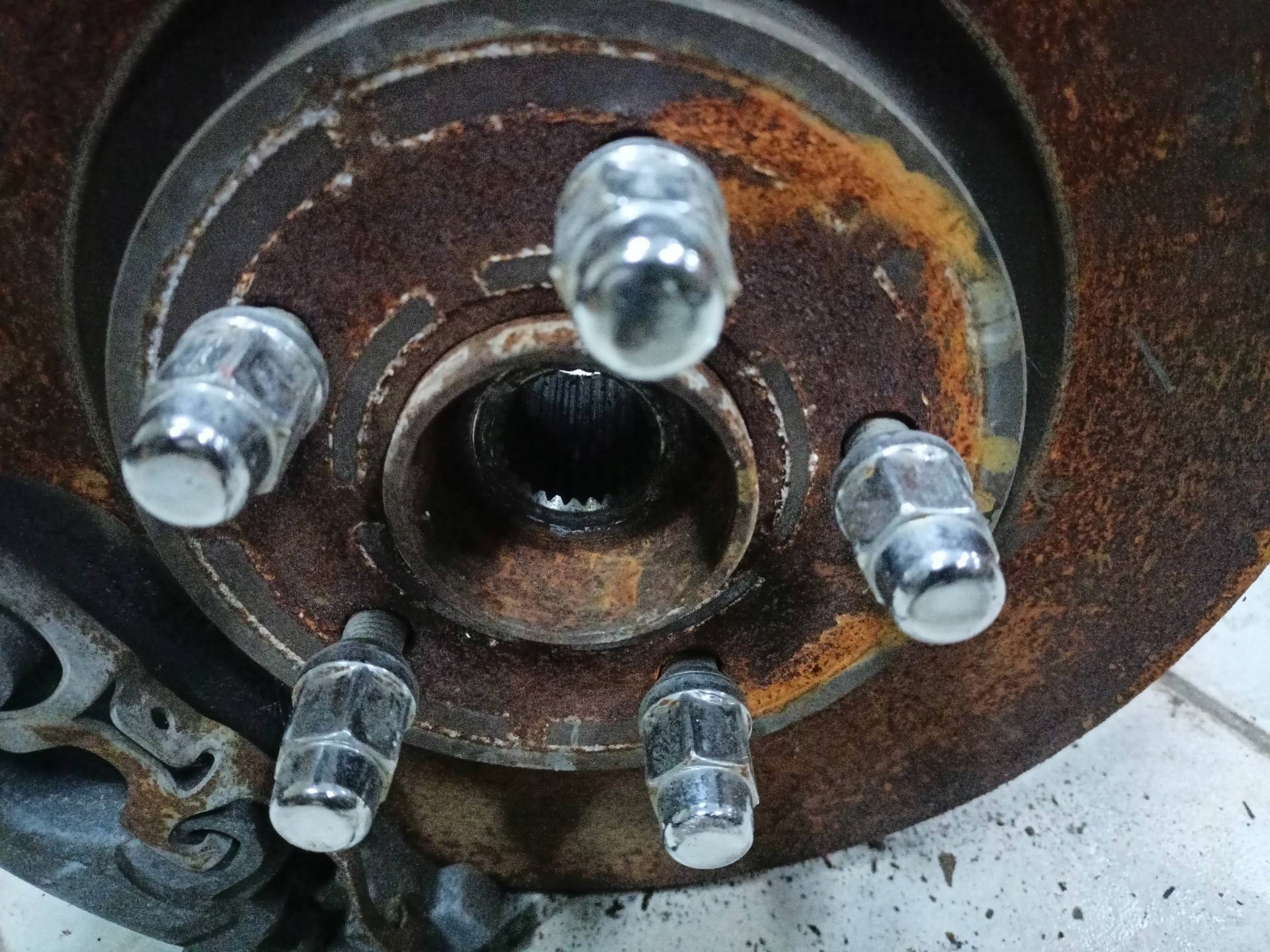 поворотный кулак, цапфа перед FORD Escape 3 C520 2017