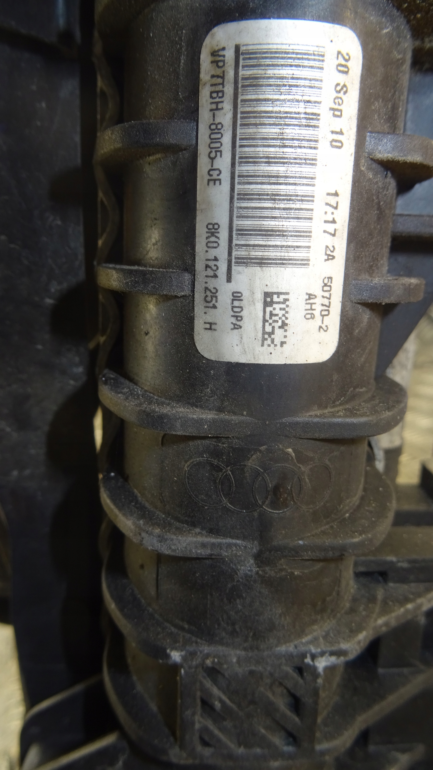 Komplet der Kühler + Lüfter AUDI A5 A6 3.0 8K0121251H