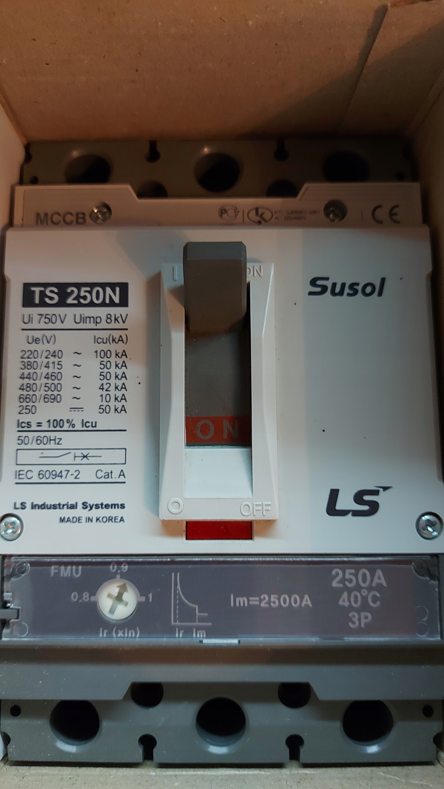 Kompaktní spínač výkonu 250A 3P 50kA kompletní TS250N Fmu 250A 3P Lsis