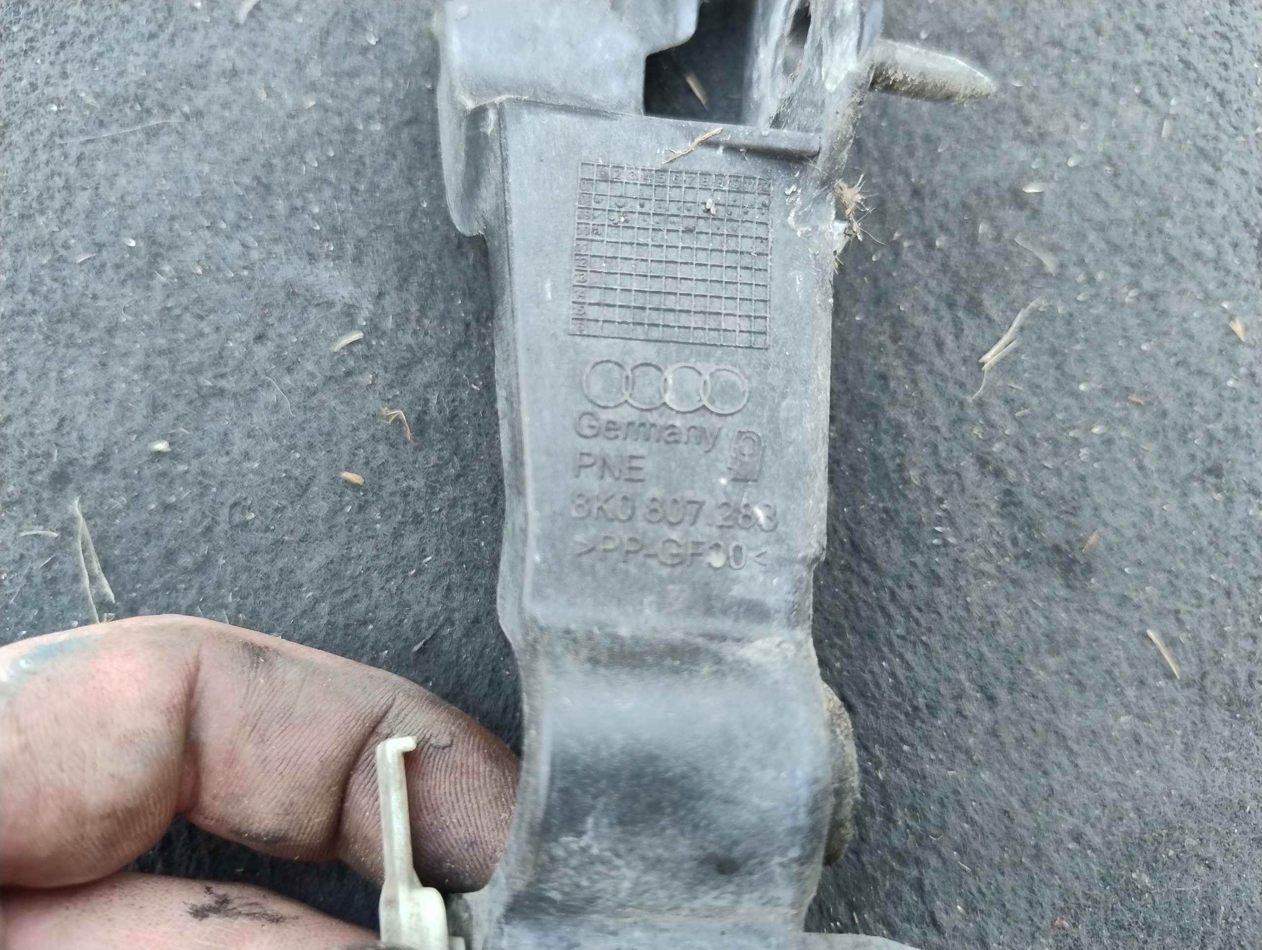 bumper bracket left front front Audi A4 B8 8K0807283