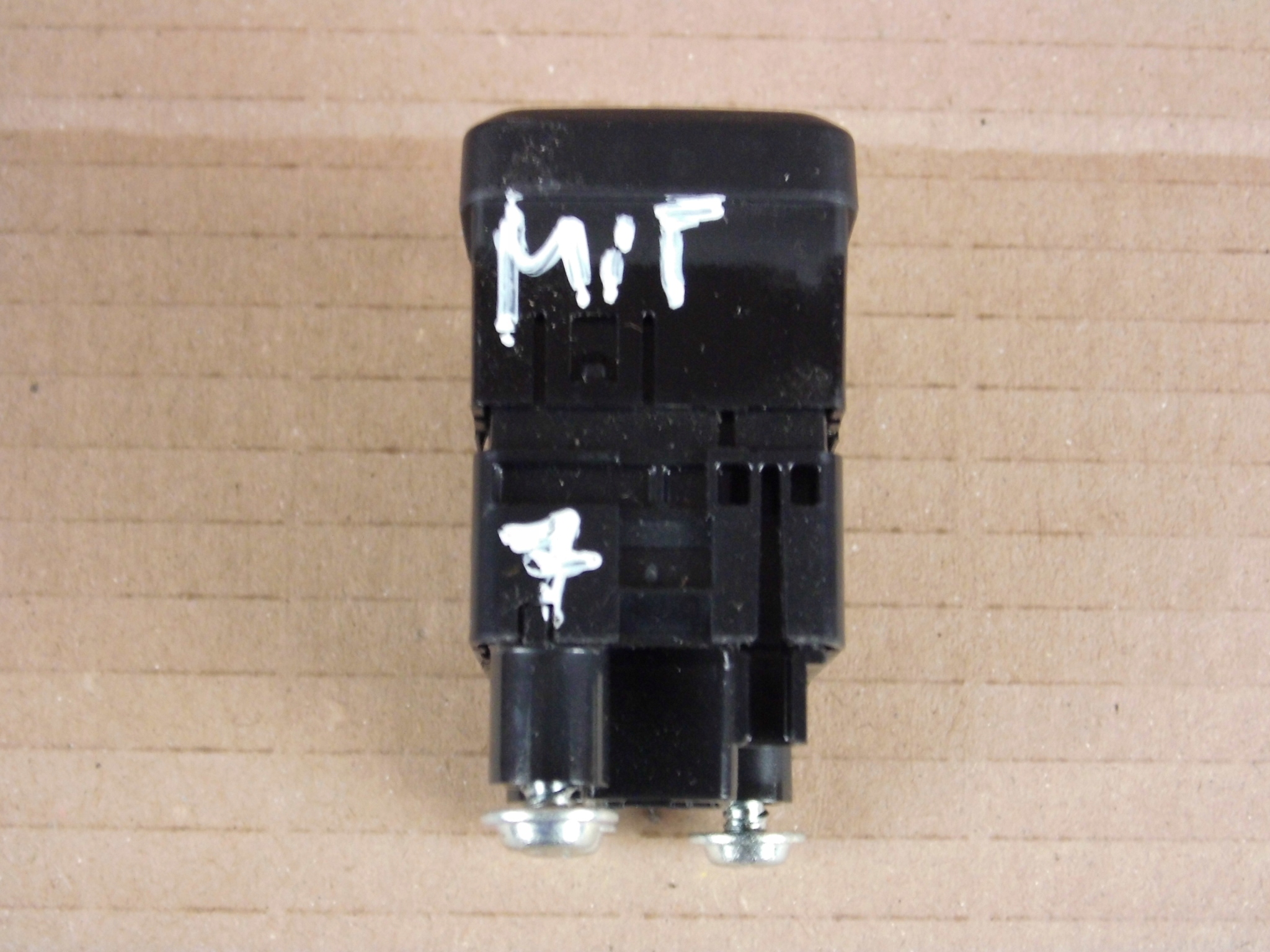 Mitsubishi Eclipse Cross switch electric brake button 8606A033