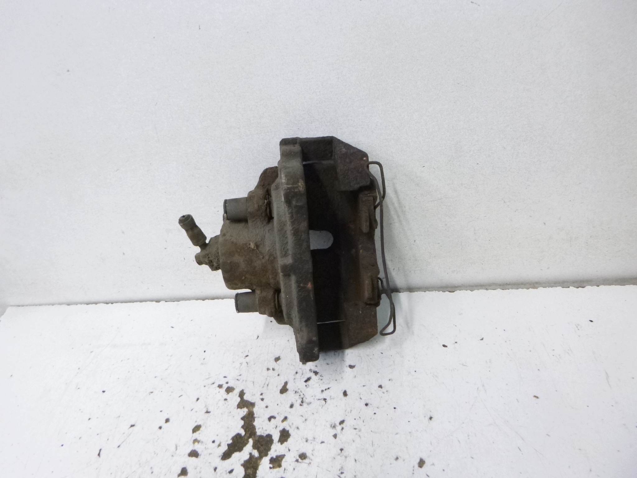 caliper brake front right z jarzmem VW Passat B6 1.9 TDI 2005-2010