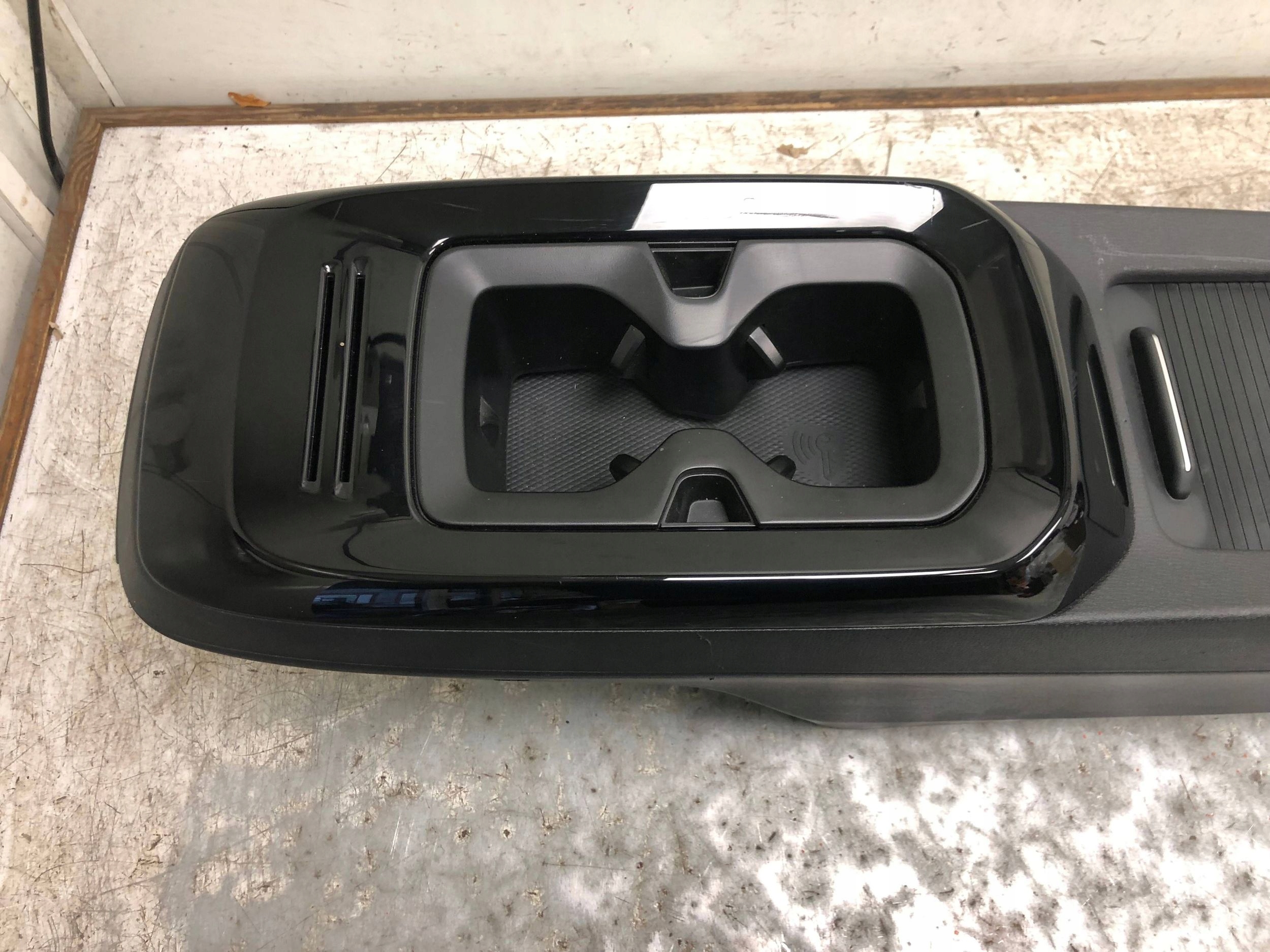 TUNEL mitte LADOWARKA VW ID4 ID.4 11A863241 5NA980611