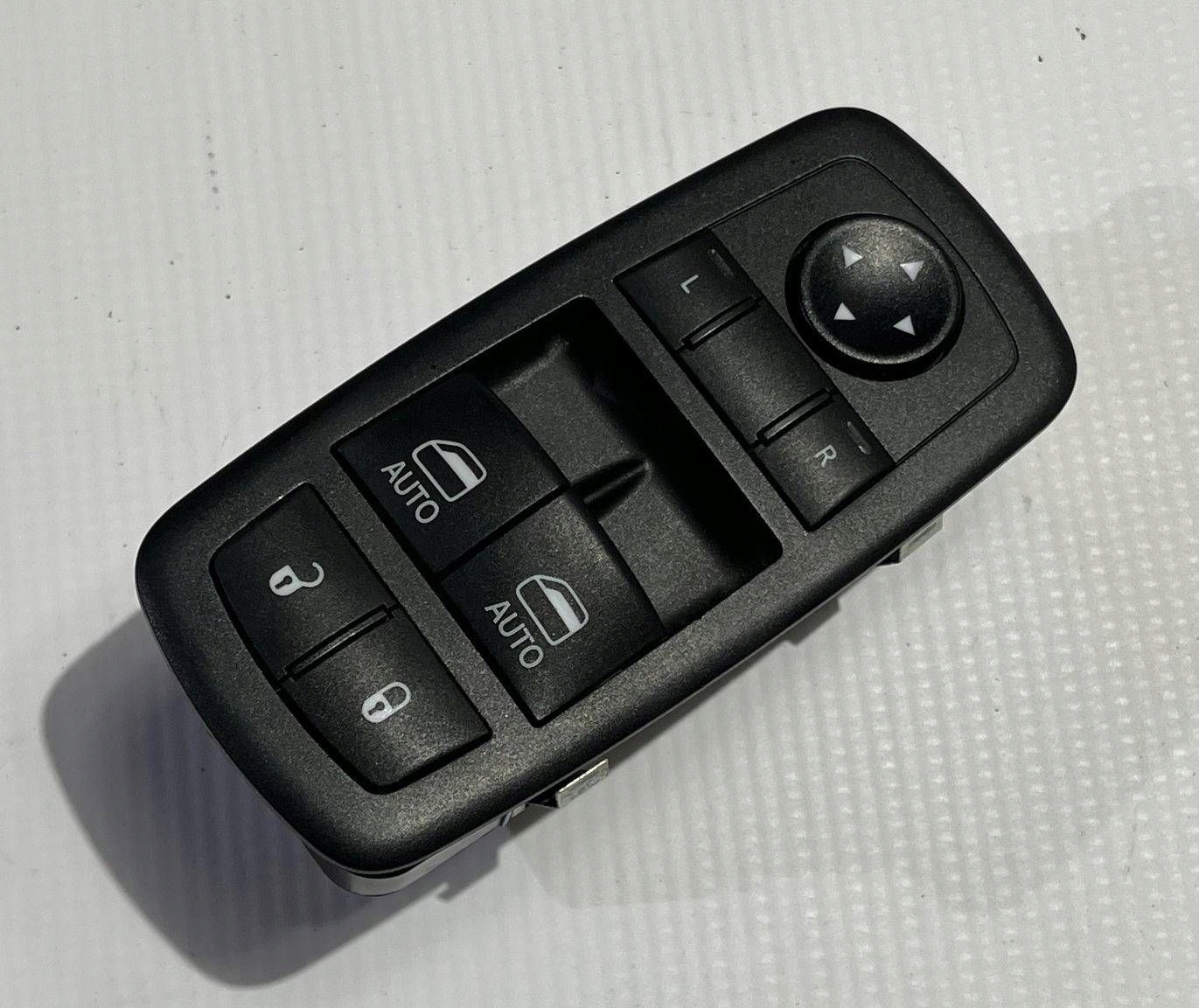 Panneau contrôle Commandes Vitre Dodge Challenger 2015
