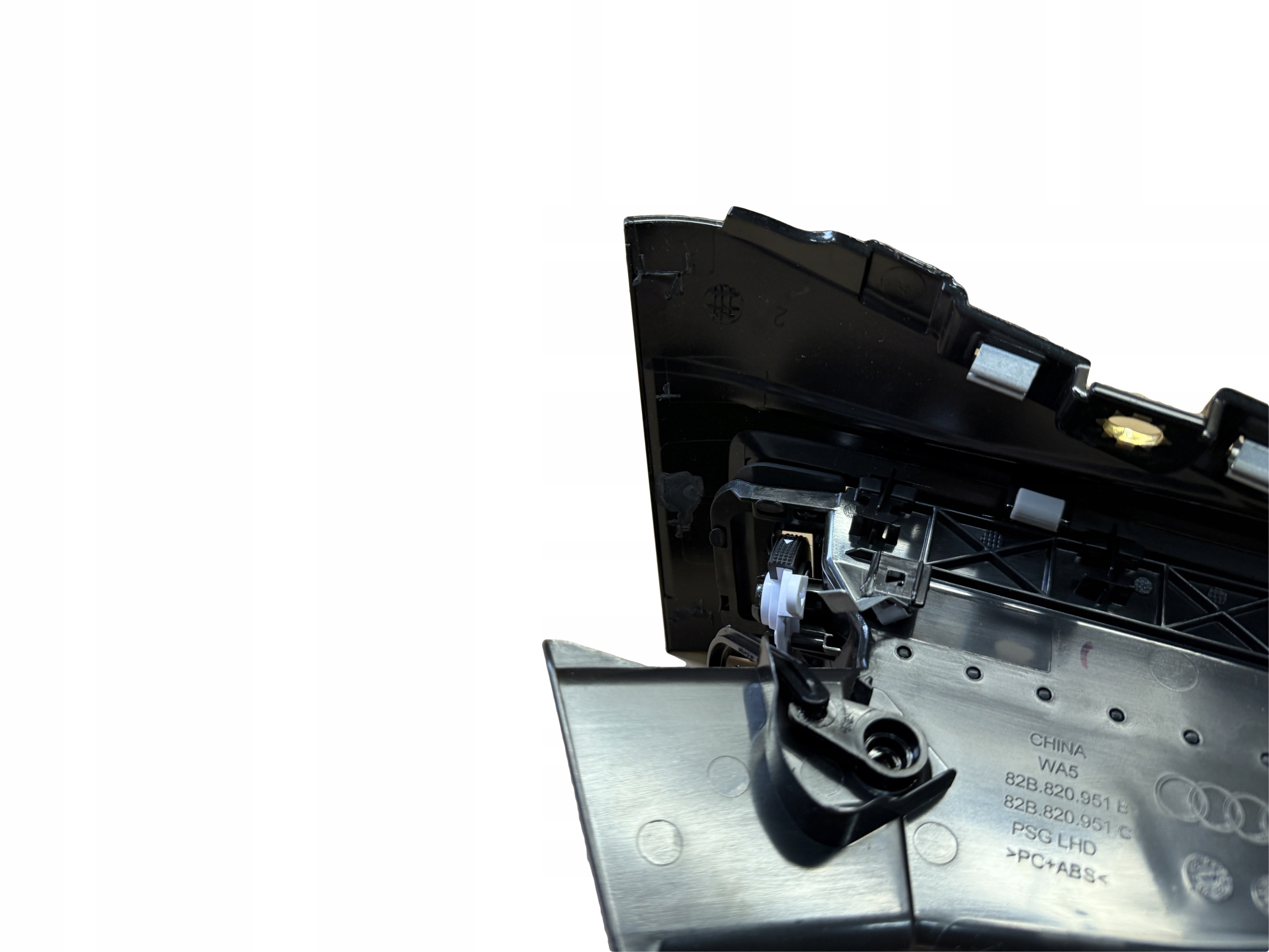 AUDI A1 82A rešetka rešetka ventilacije armature 82B820951C