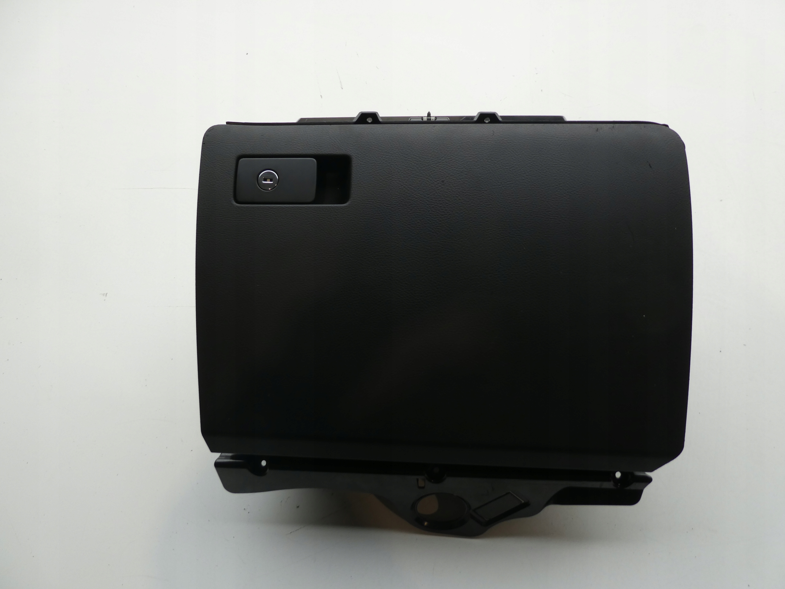 бардачок пассажира vw PASSAT B7 3C1857101L