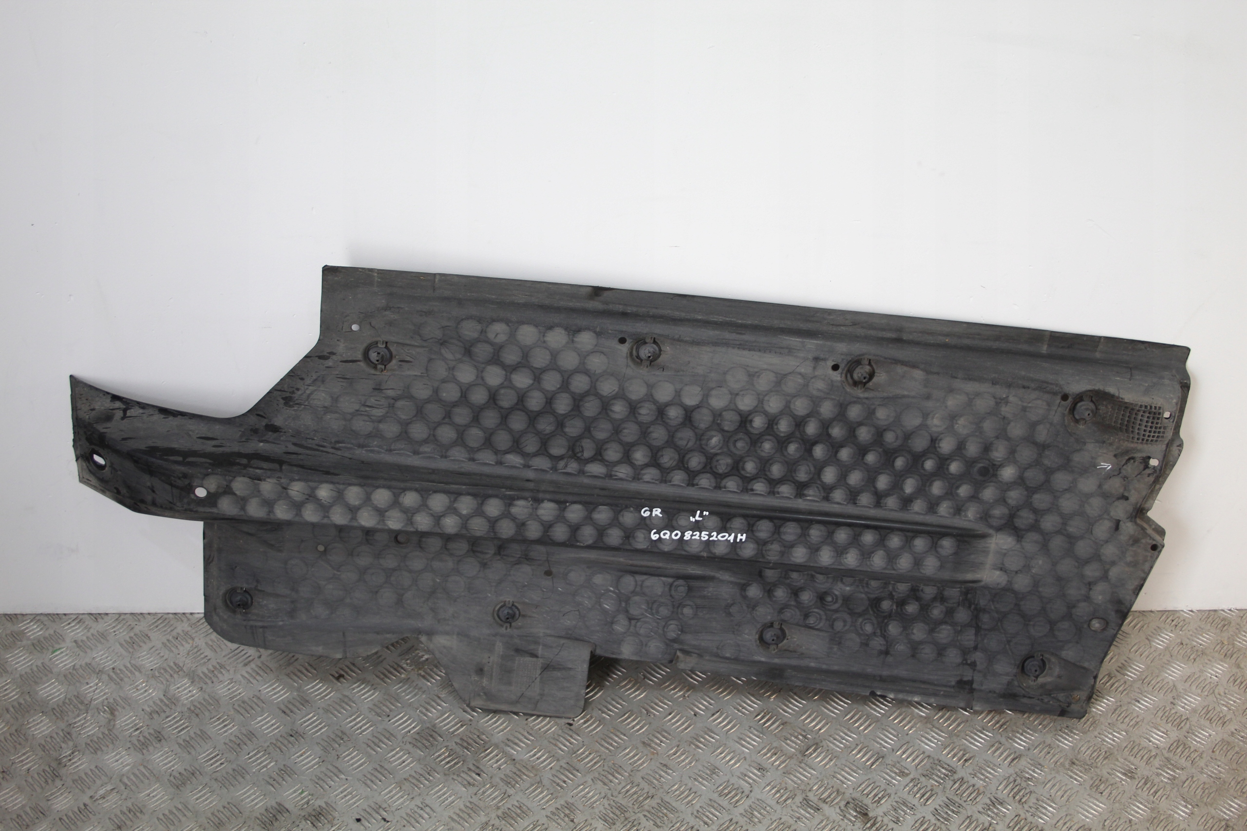 cover chassis left VW POLO V 6R0 6Q0825201H