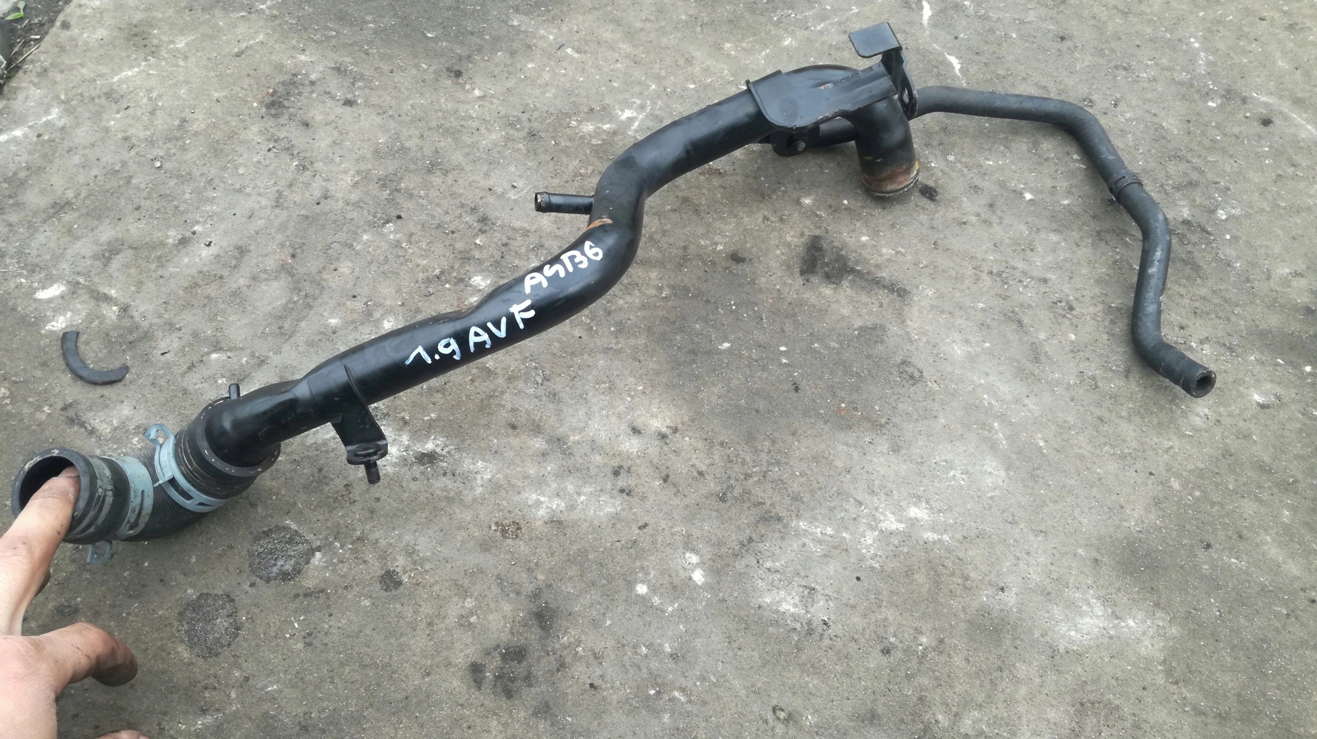 MAGISTRALA vode AUDI VW 1,9 TDI 038121071S