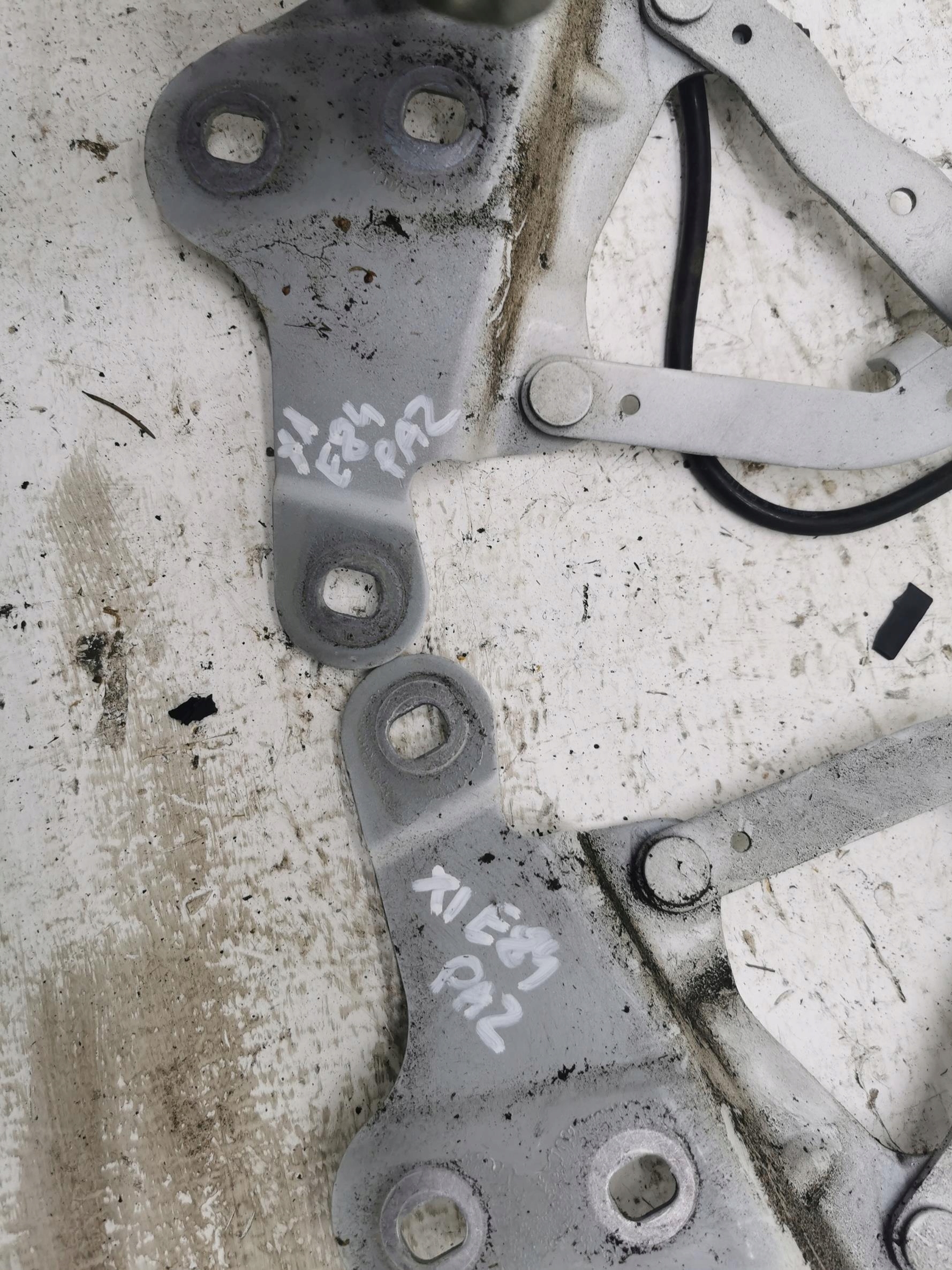 bonnet hinges right left BMW X1 E84 / LCI 09-15