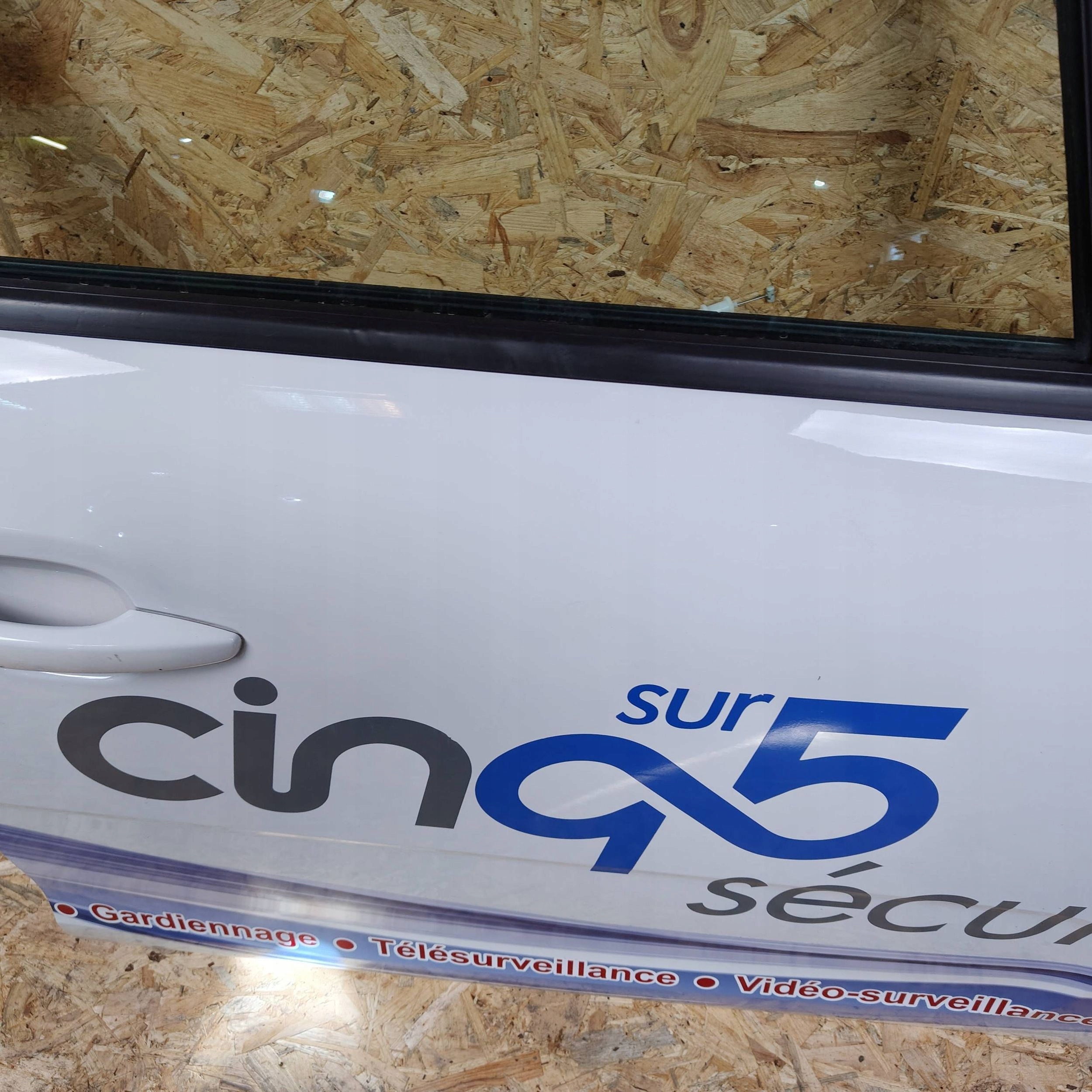 dveře přední předek strana pravá Citroen C3