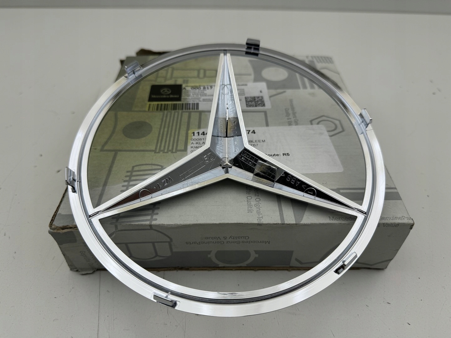 MERCEDES ZNACZEK ATRAPY LOGO EMBLEMAT A0008171016 NOWY Marka Mercedes-Benz
