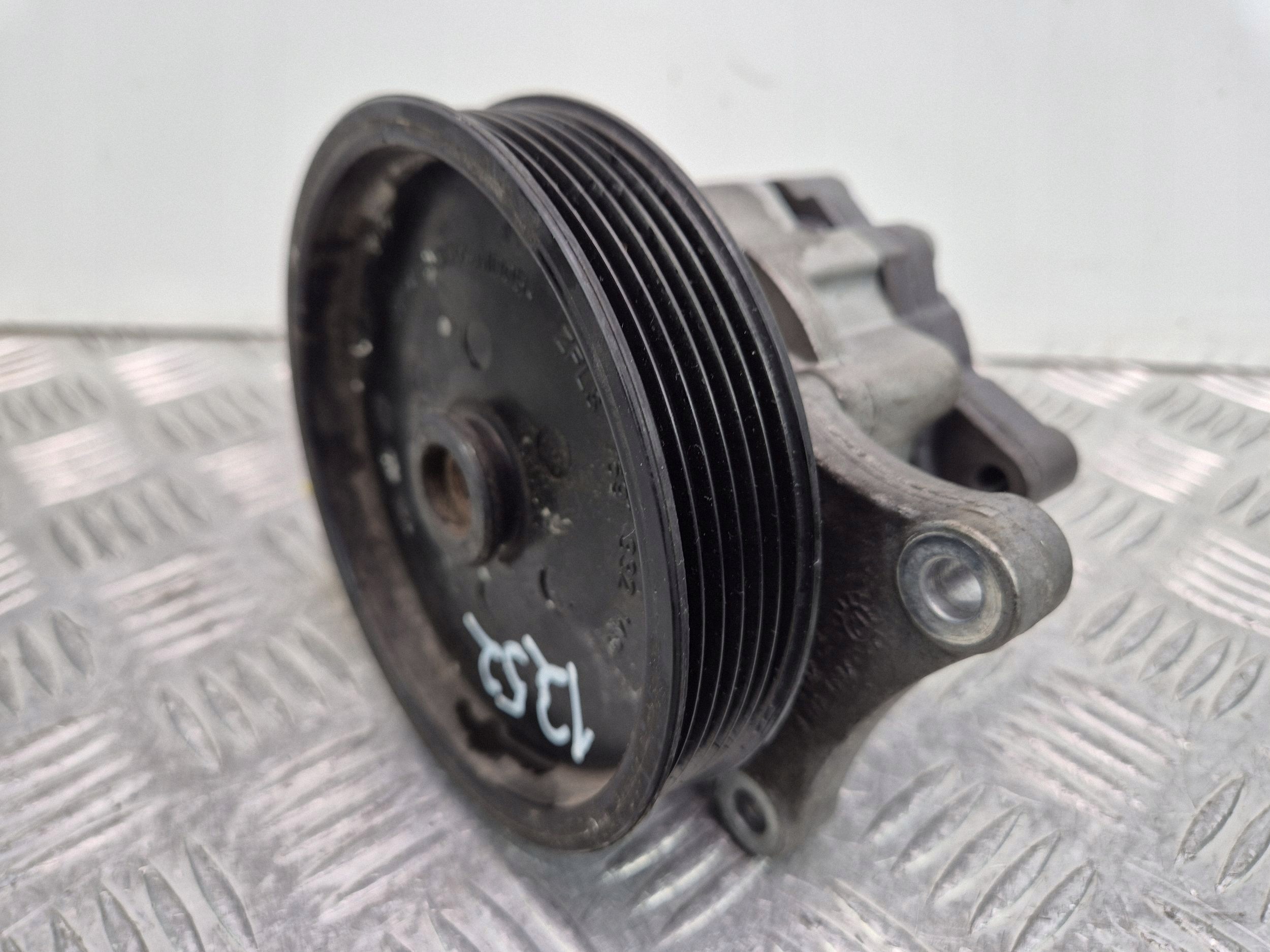 Mercedes C250 CGI W204 Pompa servosterzo A0054668201 M271