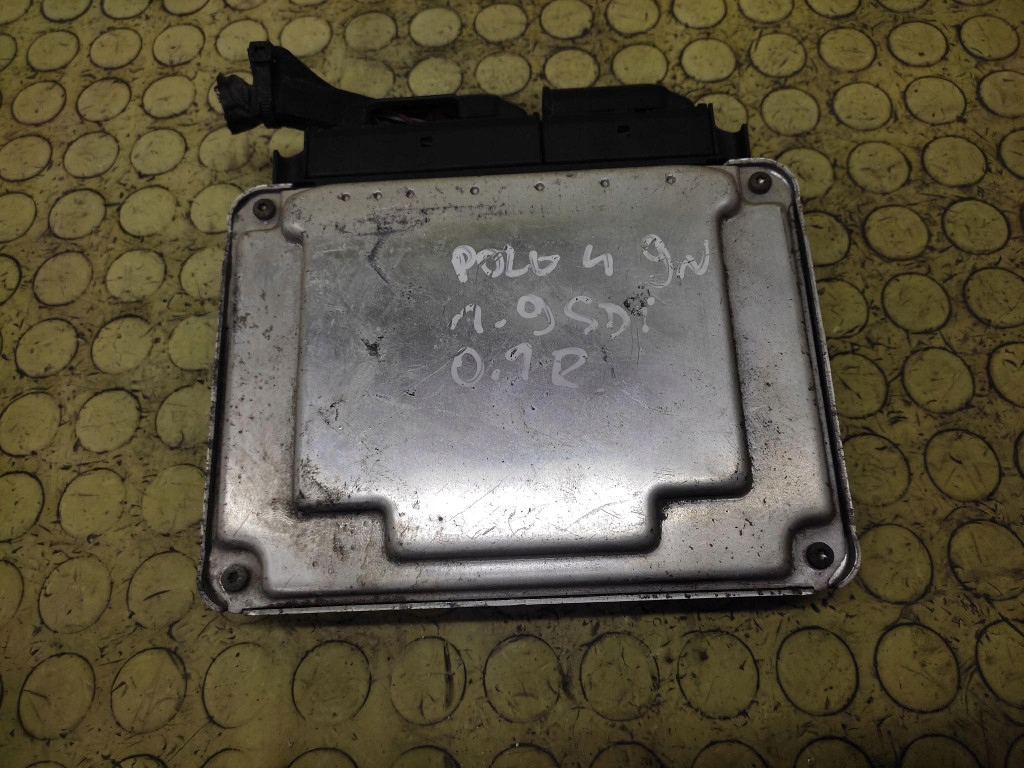 VW POLO IV 1.9 SDI control unit of the engine 0281010658