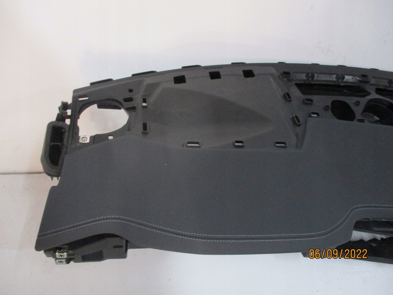 dashboard AUDI A6 4K0 leather BIALA NIC