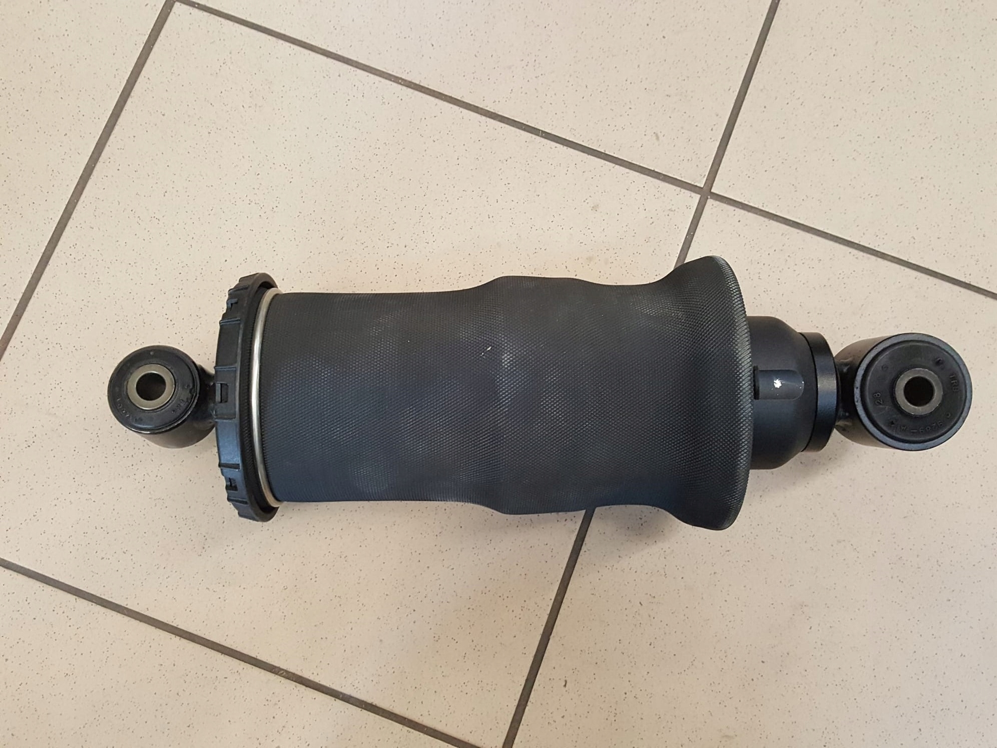 SACHS WABCO AMORTYZATOR MIECH KABINY MAN TGA TGS EAN (GTIN) 0113948364032