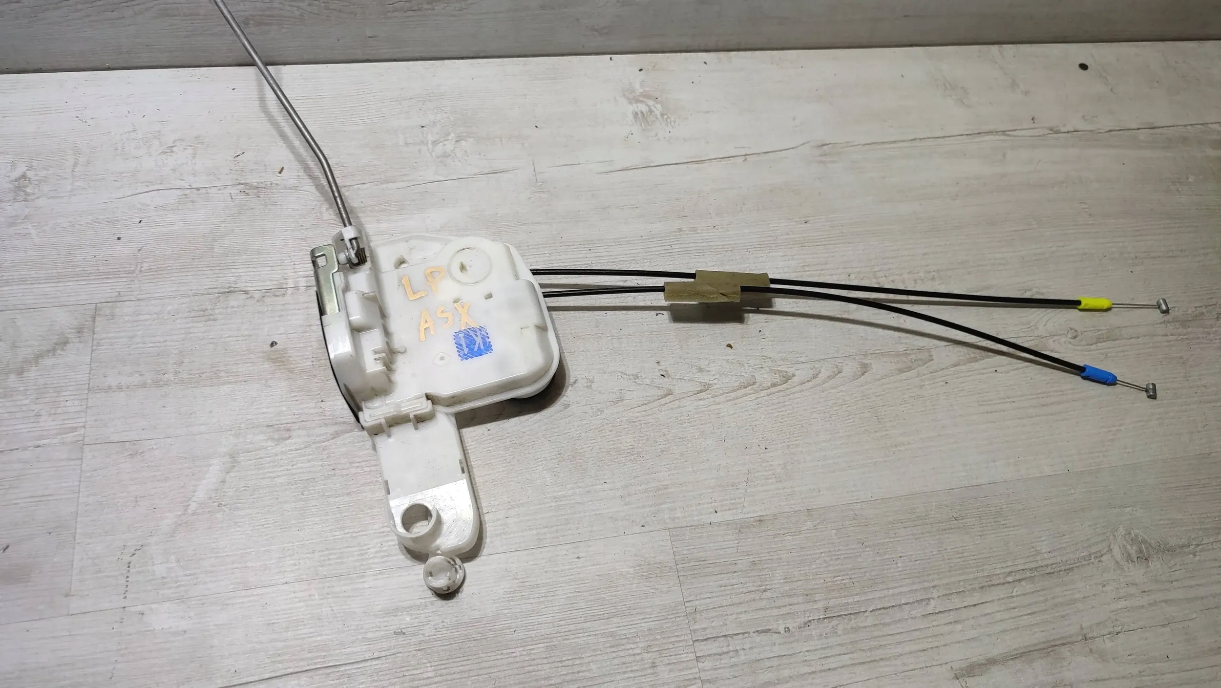 Mitsubishi ASX 18r. 1.6DiD front side left lock door