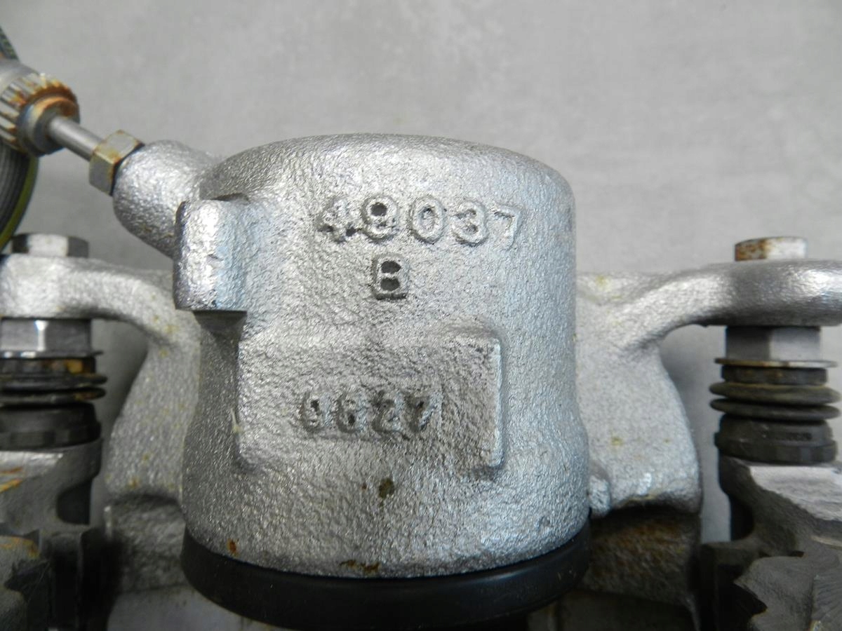 BMW X1 F48 2.0 d caliper left front 6860265