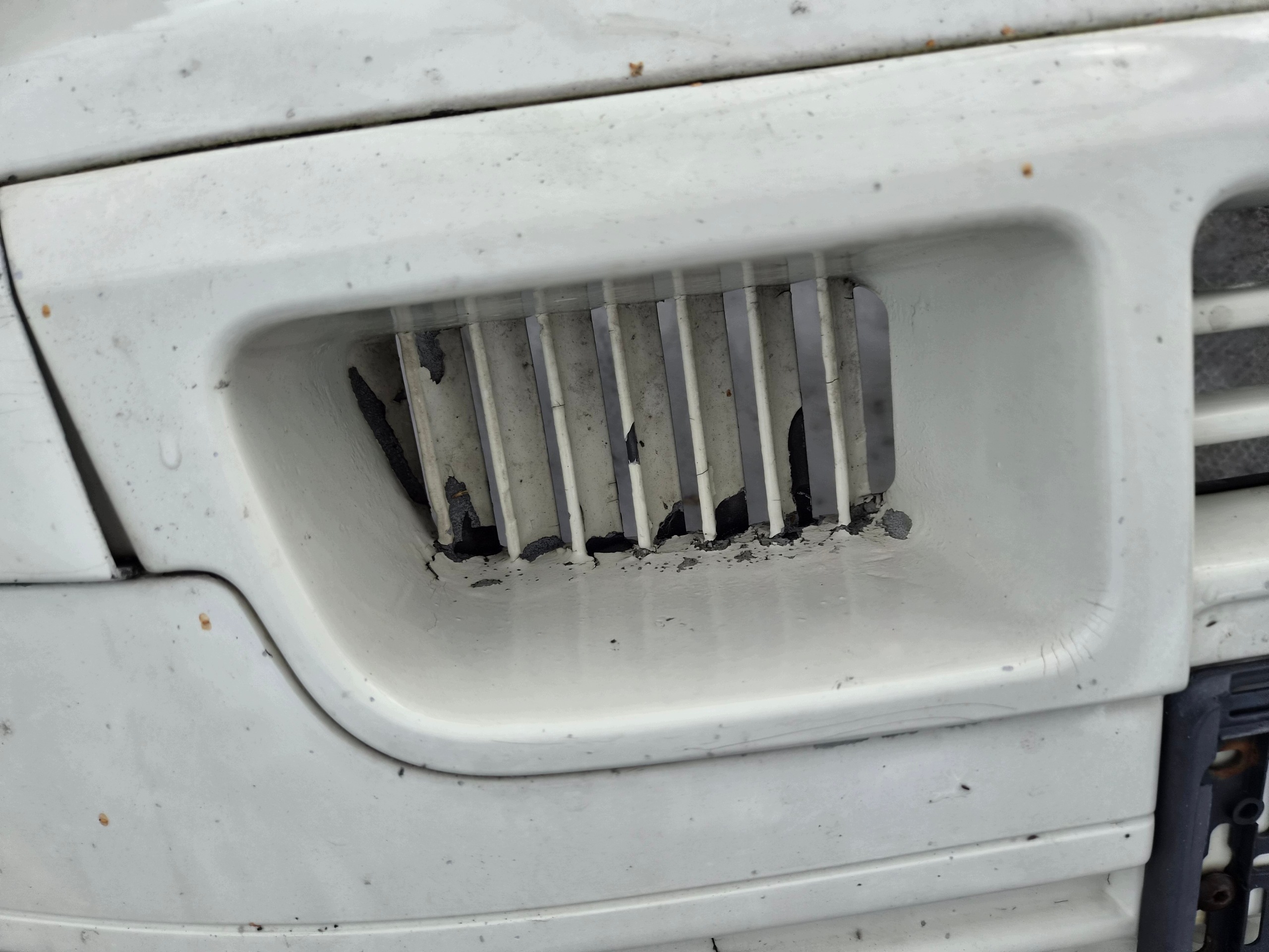 VW T5 Frontstoßstange vorne Caravelle Multivan bialy