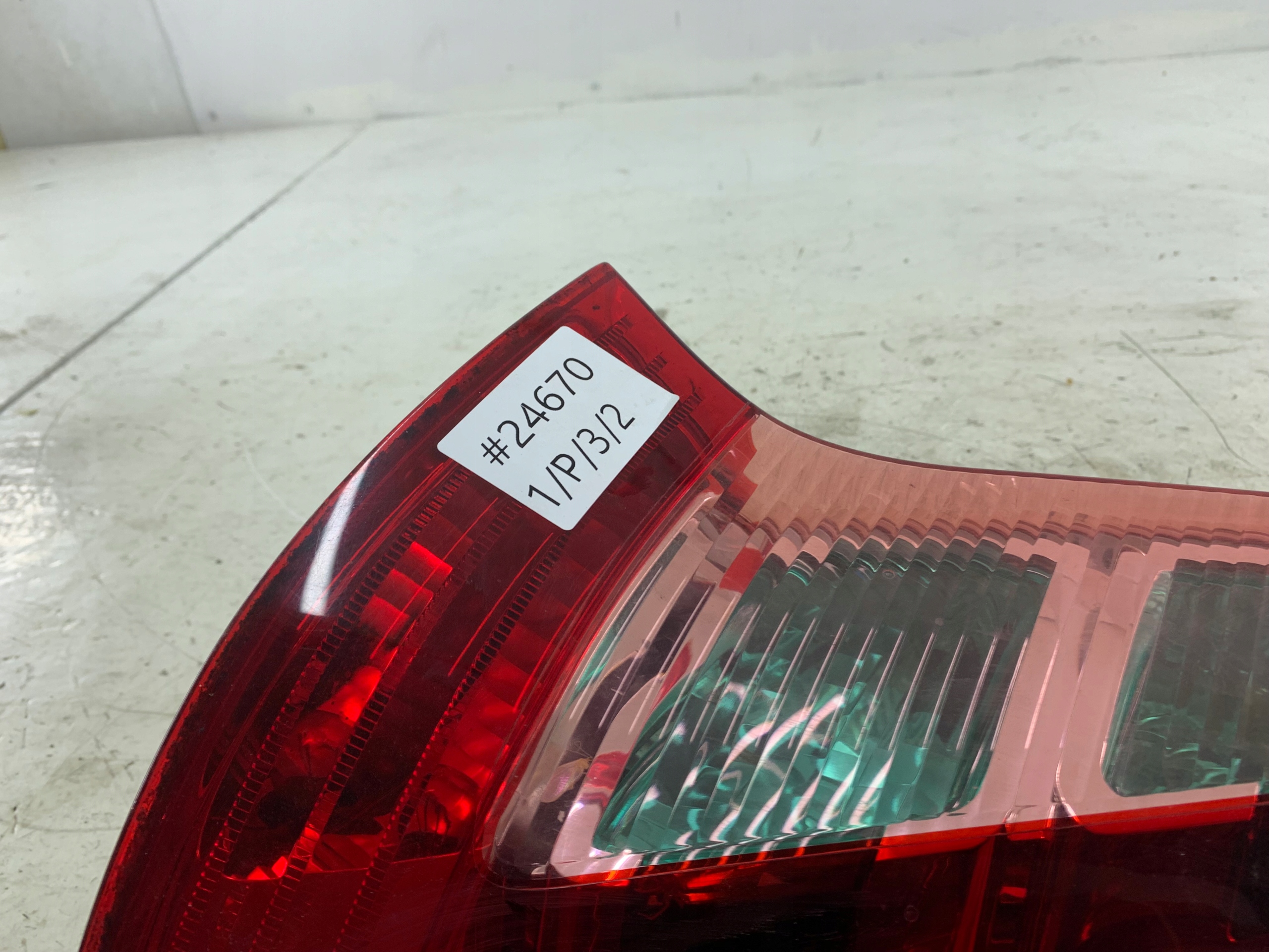 CITROEN C4 and light right rear part