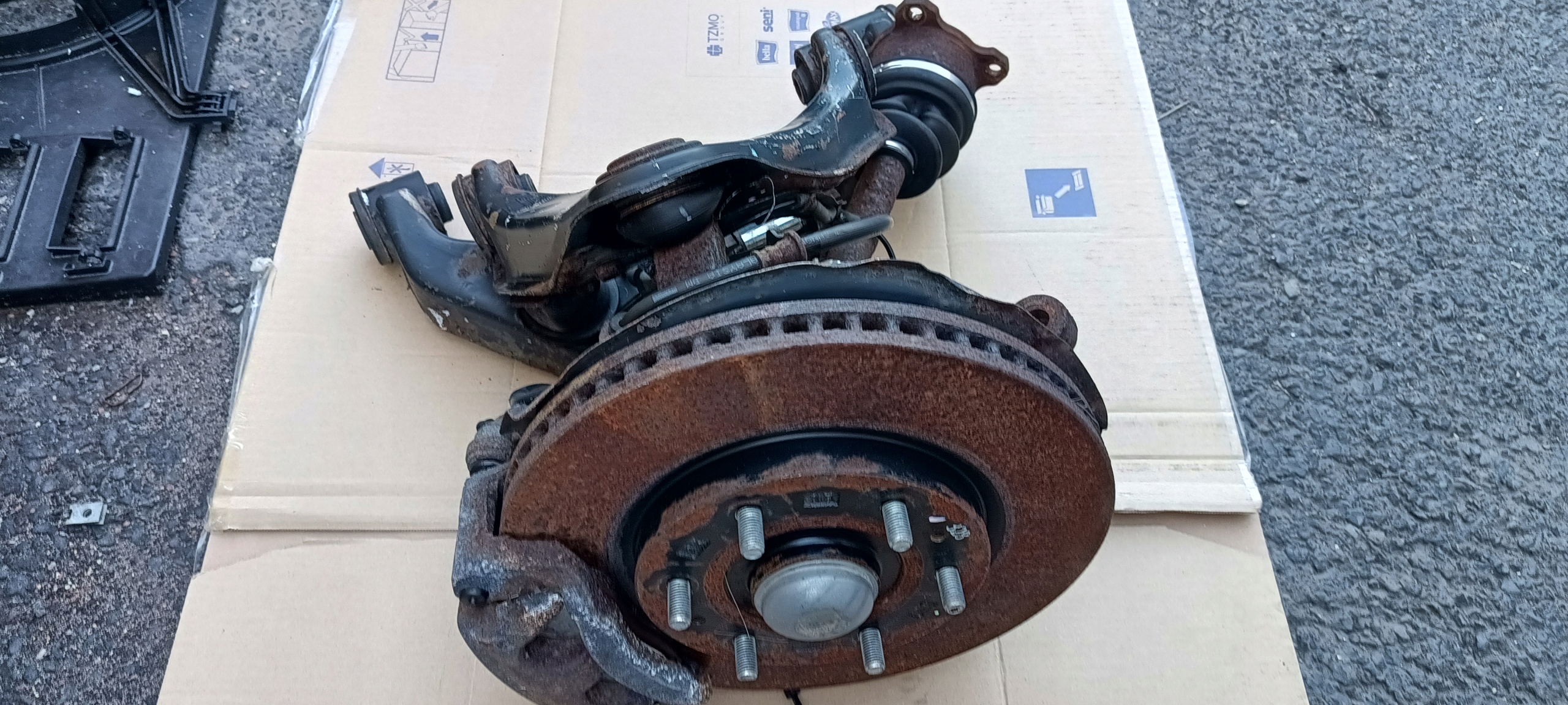 MITSUBISHI L200 V 2019-2024 right front sususpension swing NAPED