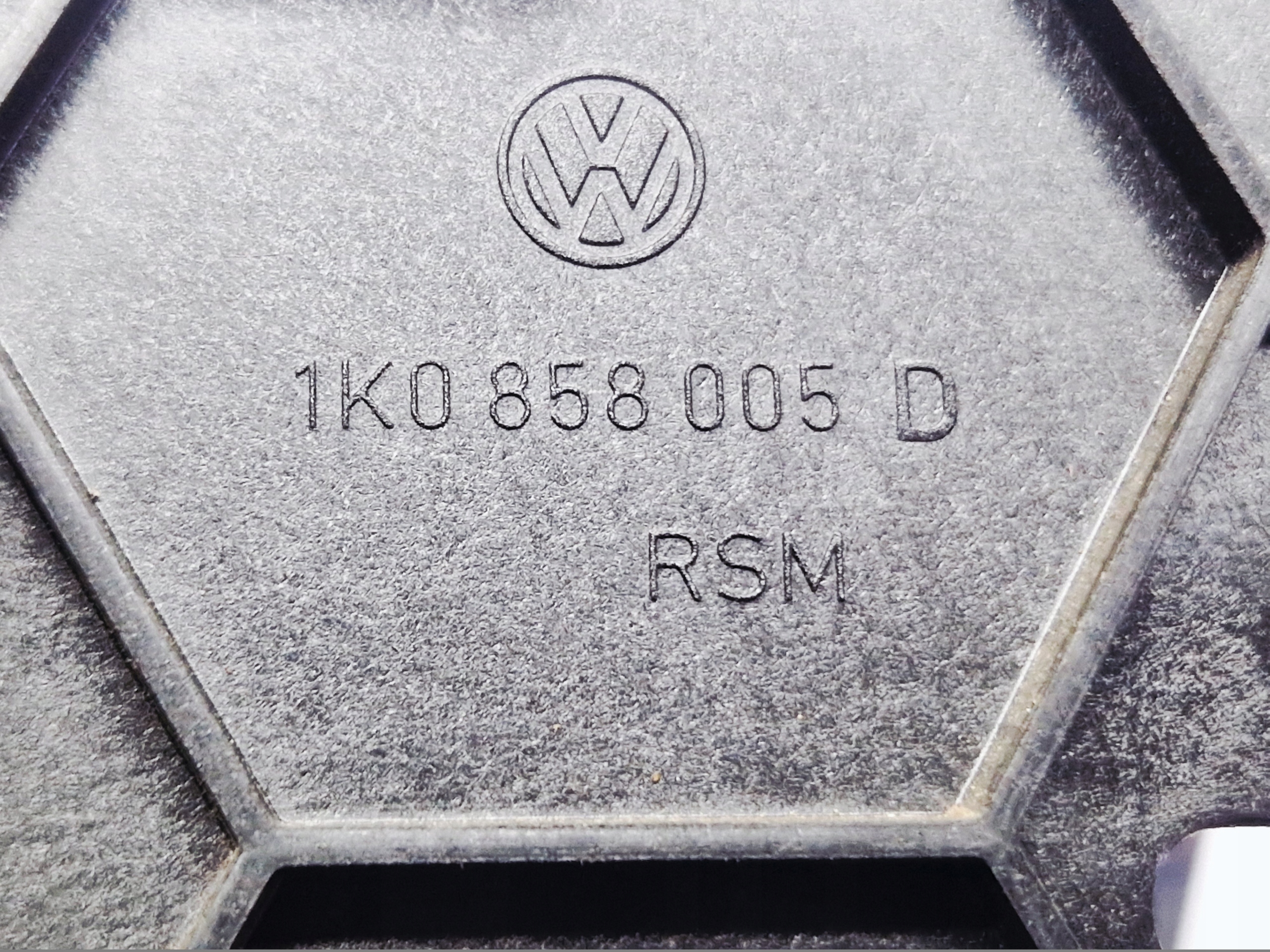 VW GOLF 5 V KIESZEN RÁM obal RADIA 1K0858005D