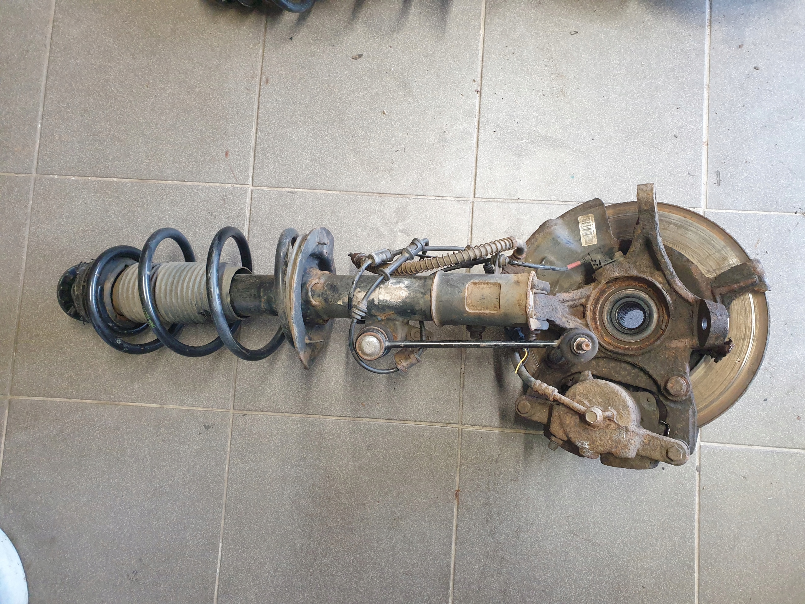 MACPERSON swing KIA VENGA 2009- 1.4 petrol right