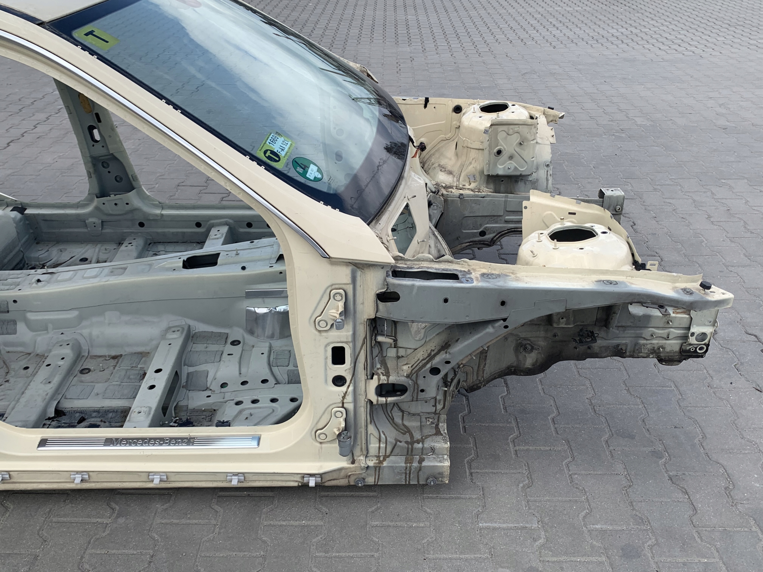 MERCEDES W212 LIFT ĆWIARTKA PODŁUŻNICA PRAWA Producent części Mercedes-Benz OE