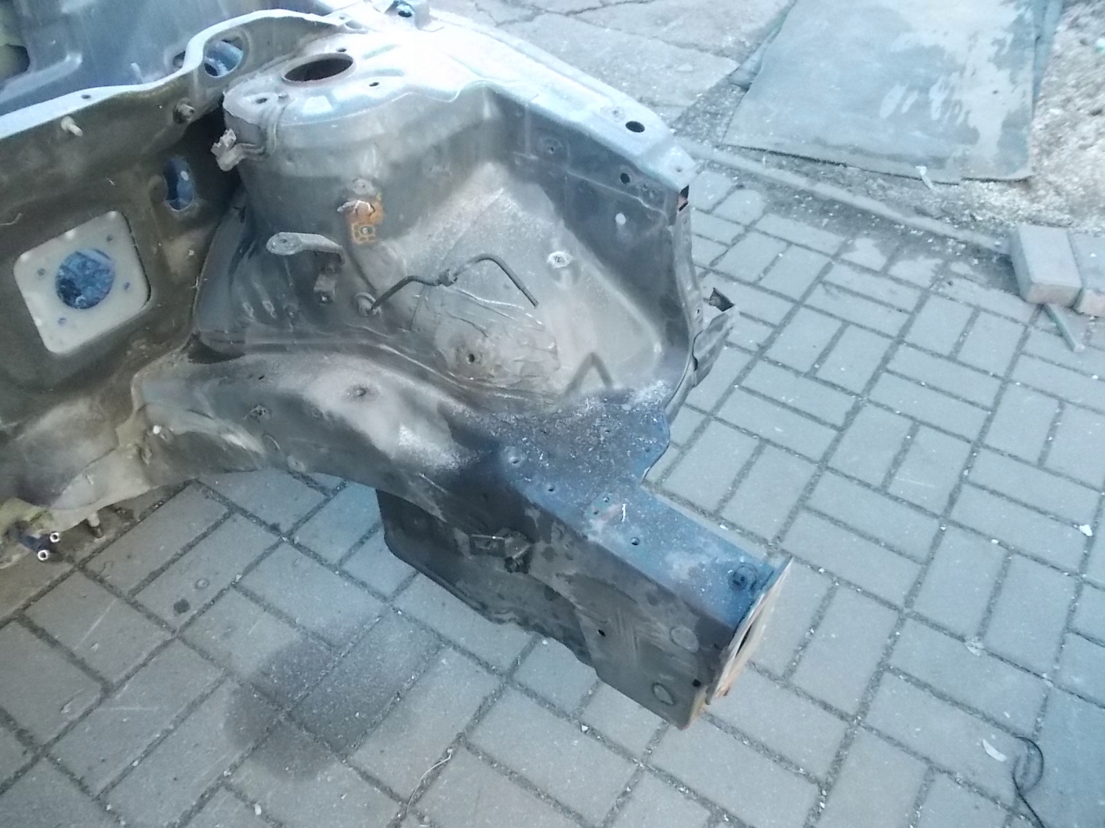 PODŁUŻNICA LEWA KOLOR 5k kia ceed 1 06-12