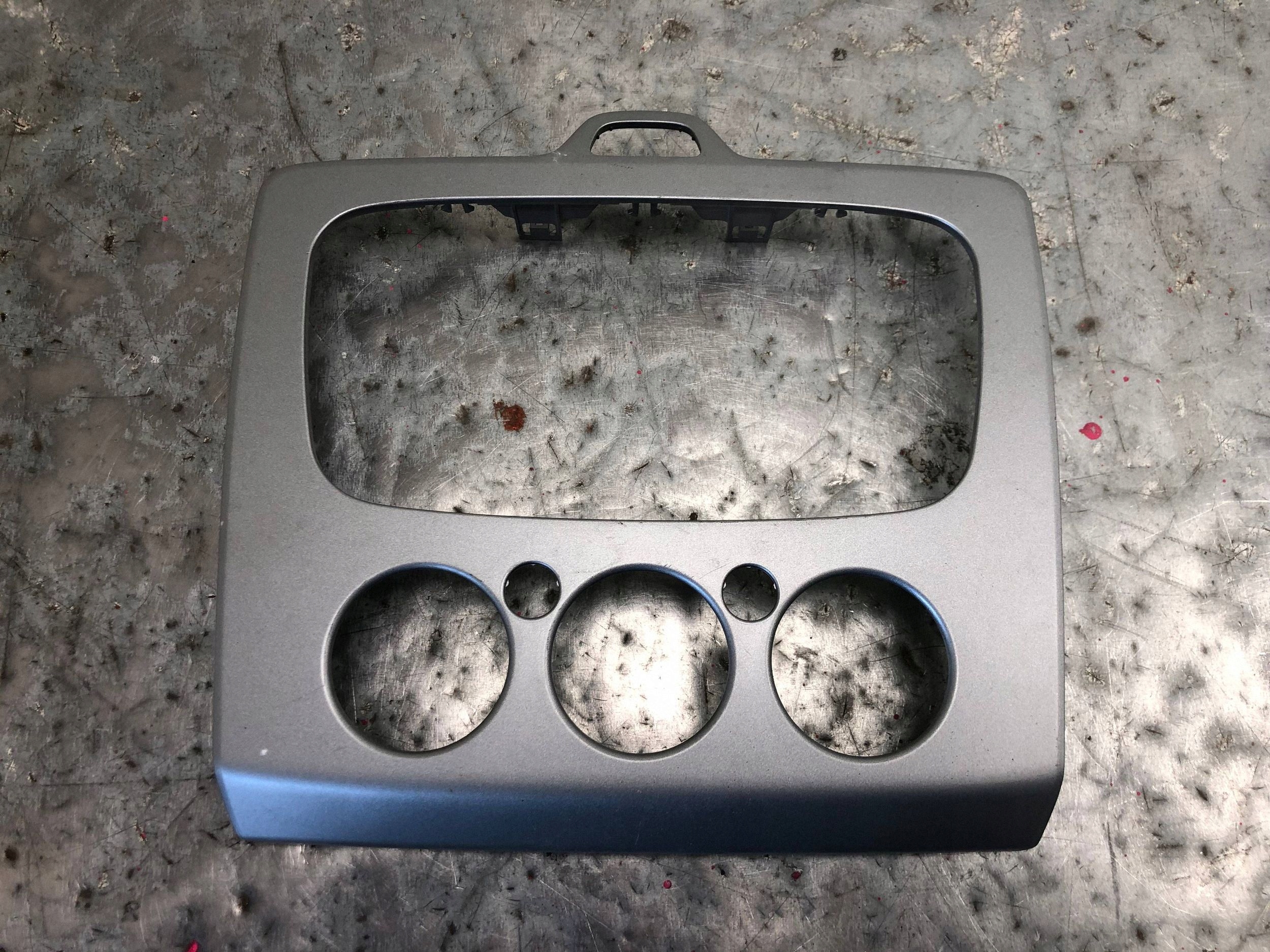 rám PANELU klimatizaci FORD FOCUS MK2 7M51-18522A