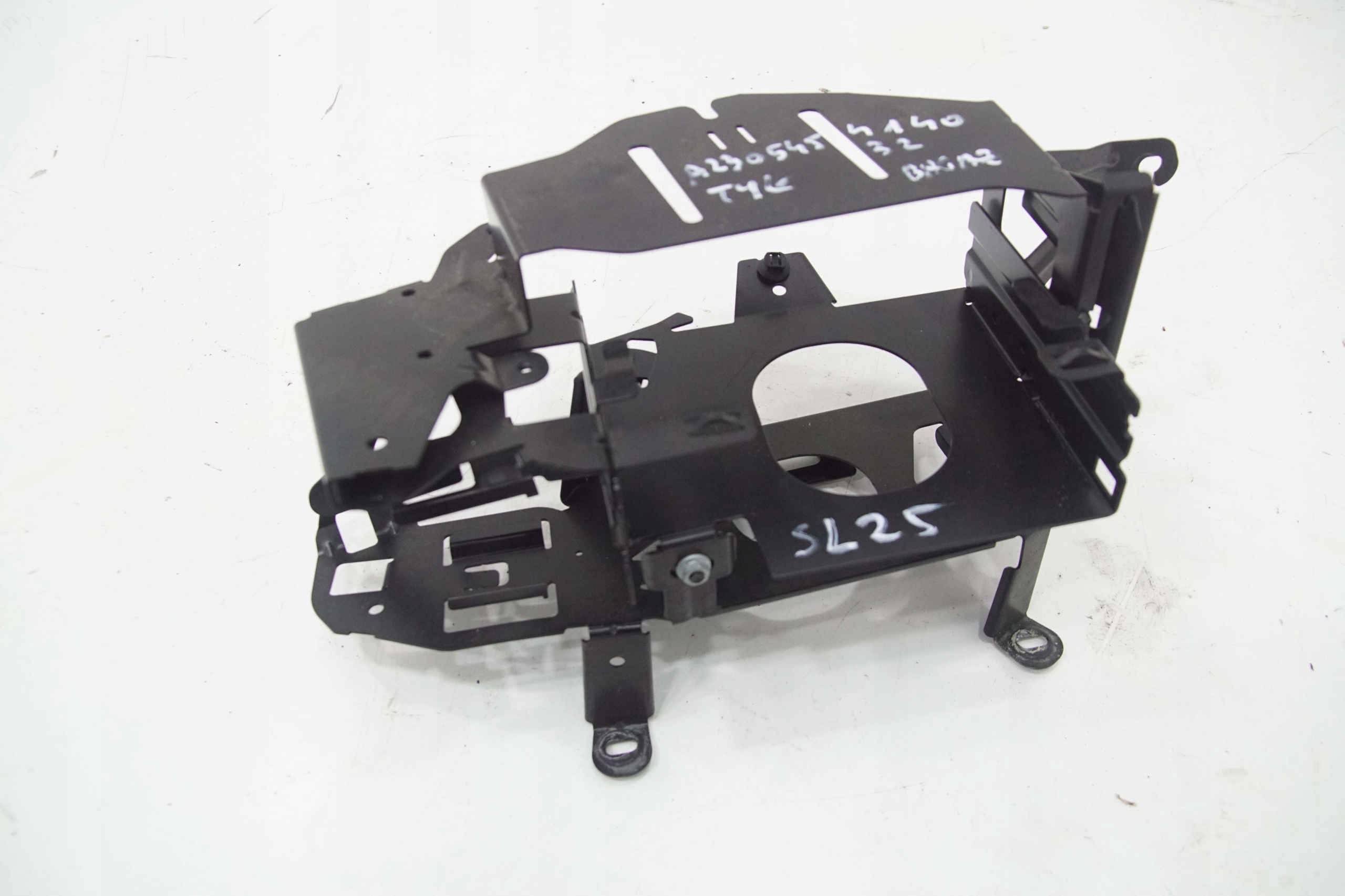 A2305454140 - Крепление багажника MERCEDES SL R230