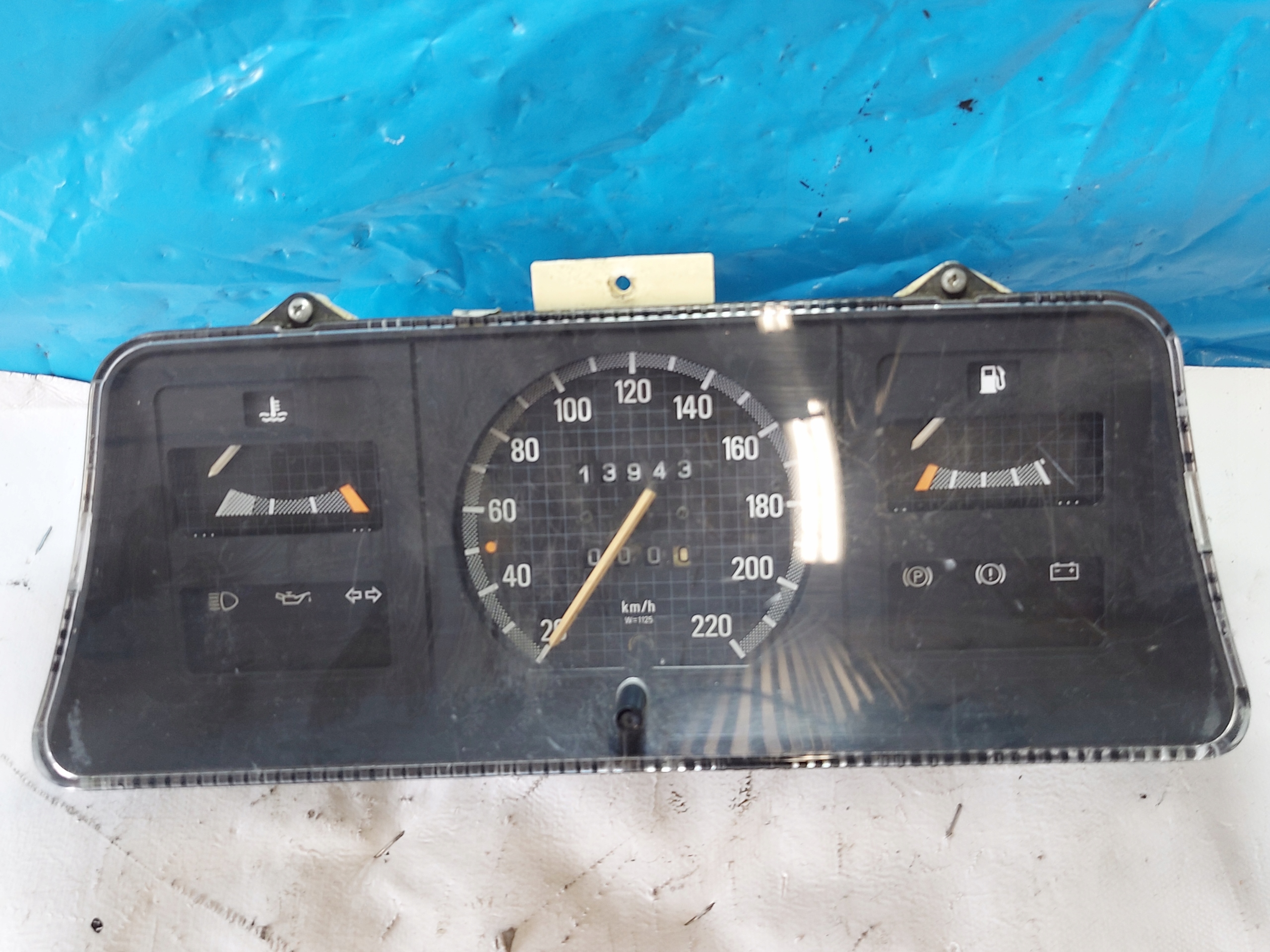 dials clock OPEL KADETT D 90069177