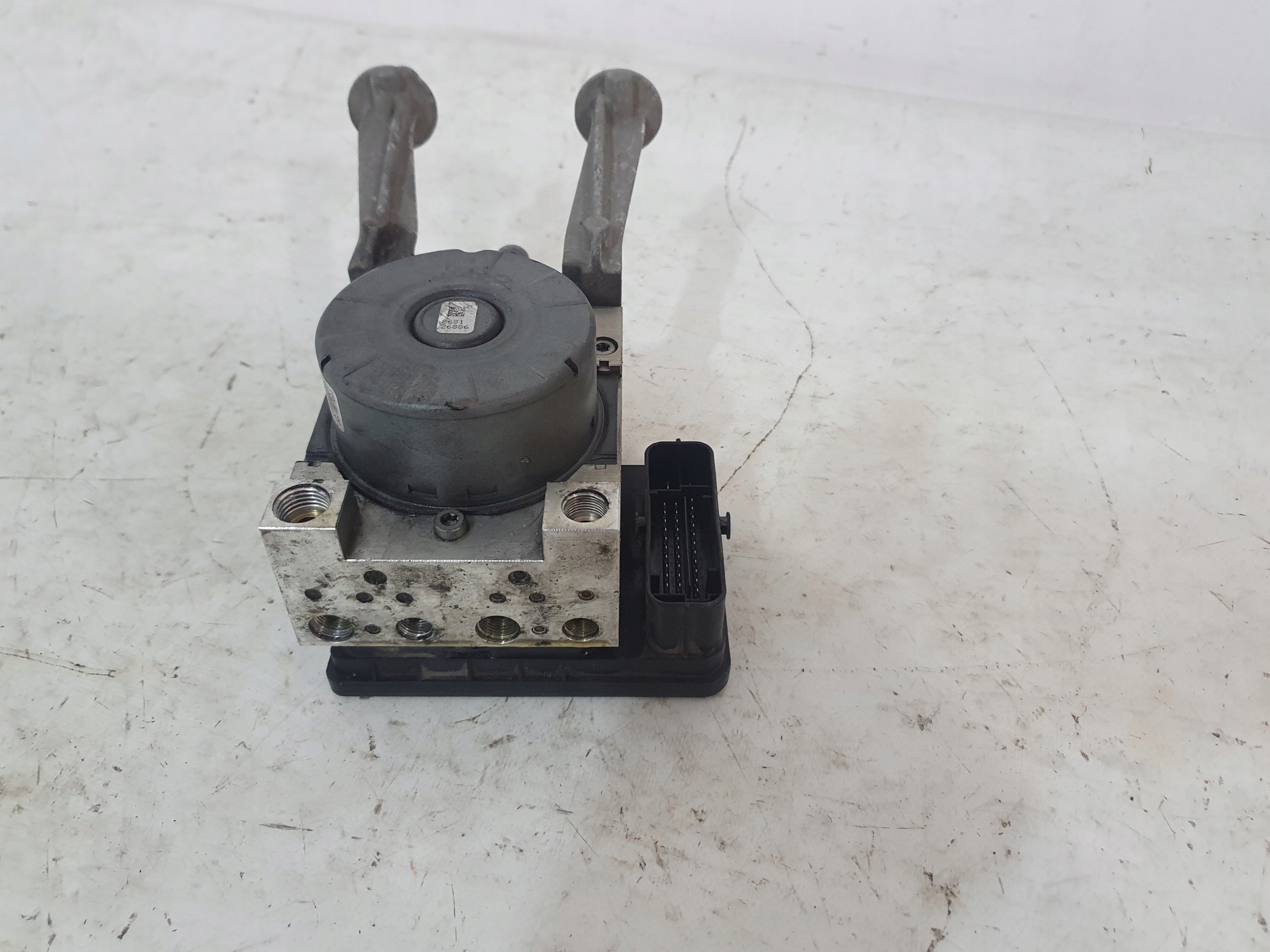DODGE CHARGER LIFT 15- SXT pump ABS control unit 68394697AD