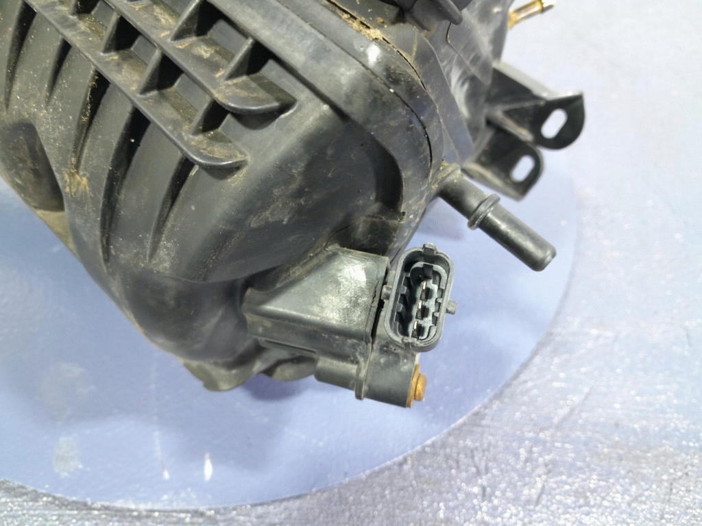 коллектор Впускный 09129714 opel CORSA C 1.2b