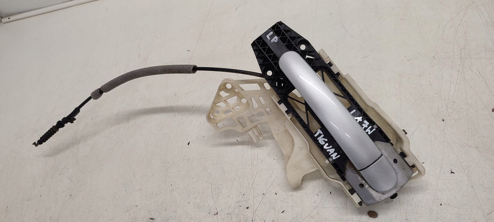 handle front front left VW Tiguan and LA7W