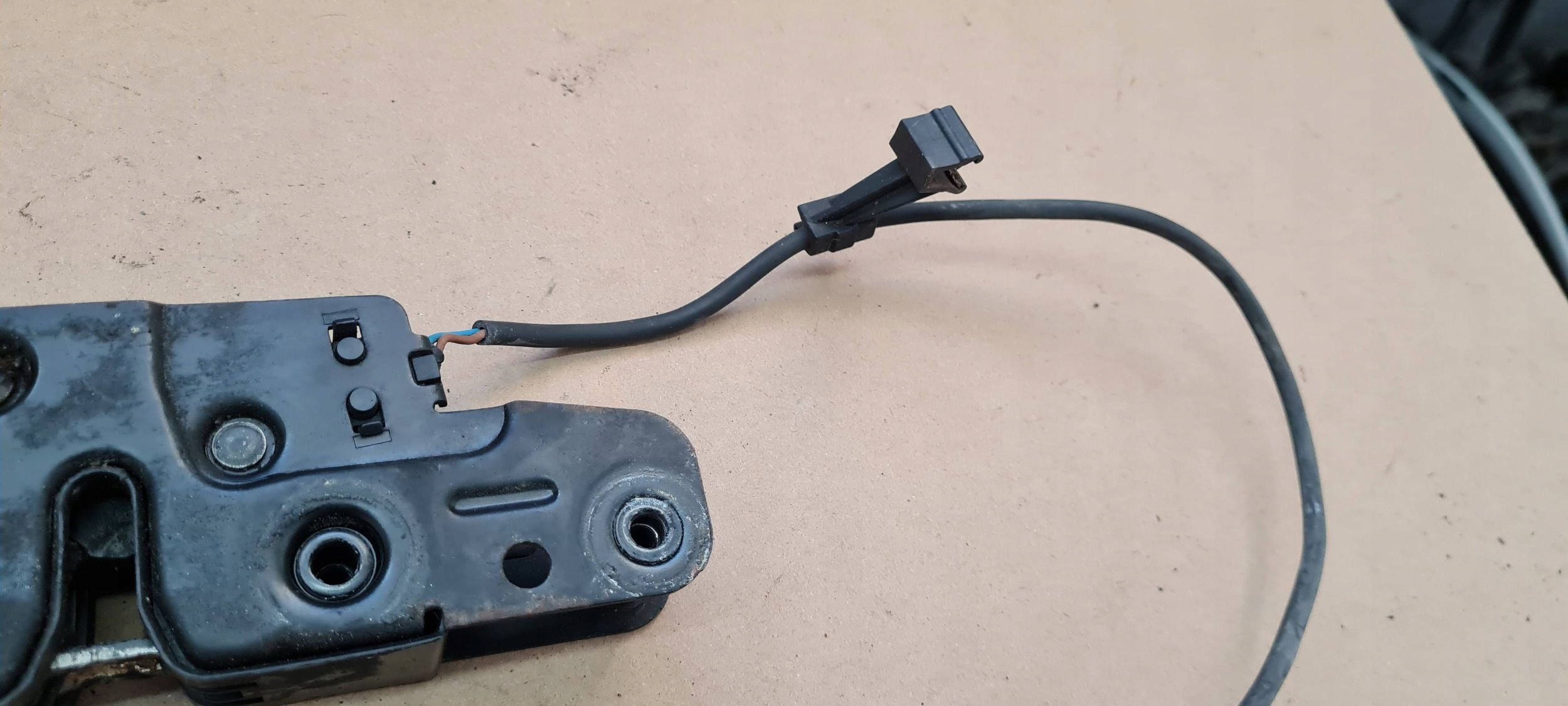 Q5 8R bonnet latch lock POKRYWY front 8K0823509D A4 B8 A5