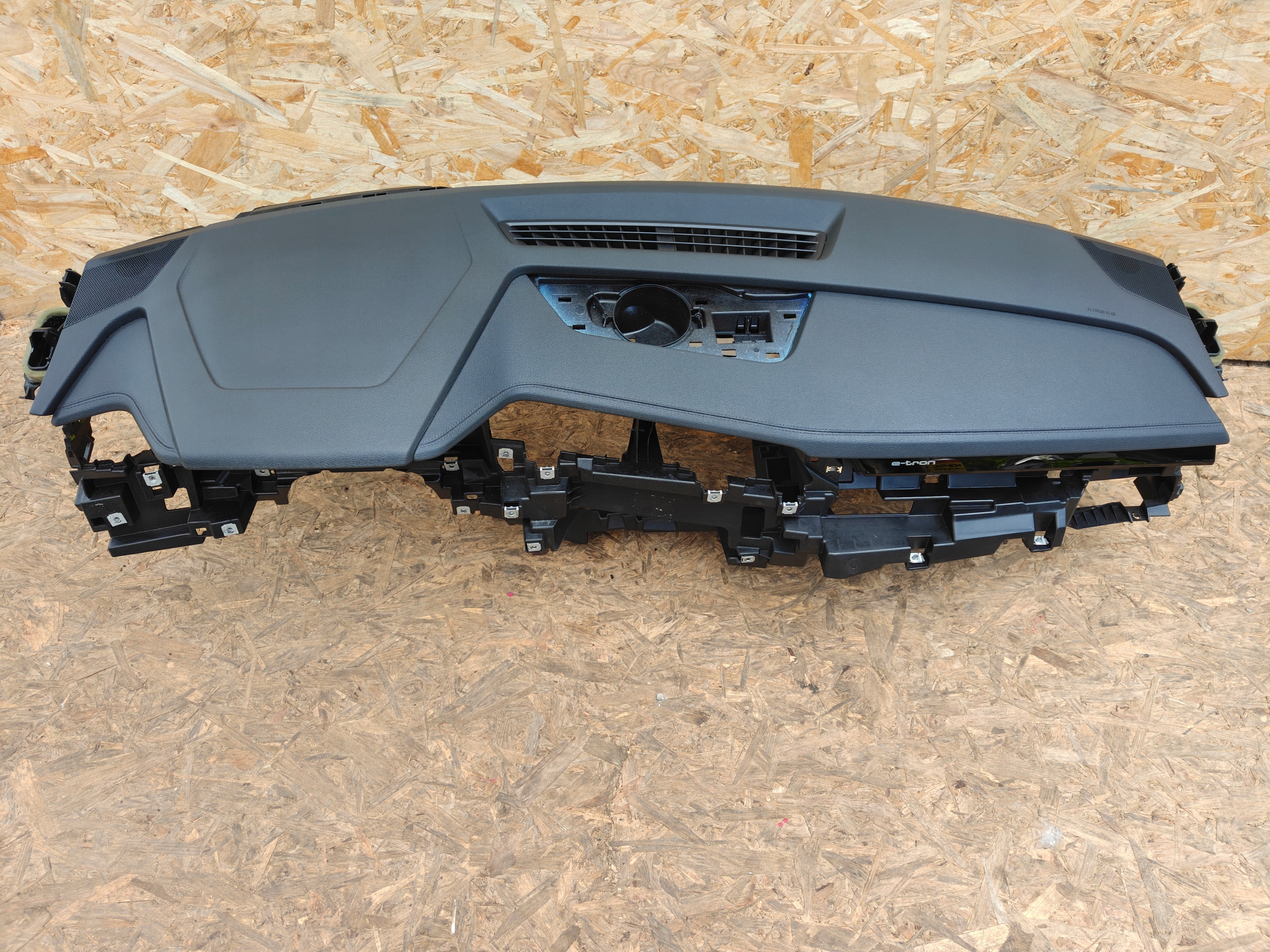 console dashboard airbag tension belts AUDI Q8 ETRON E-TRON 4KE