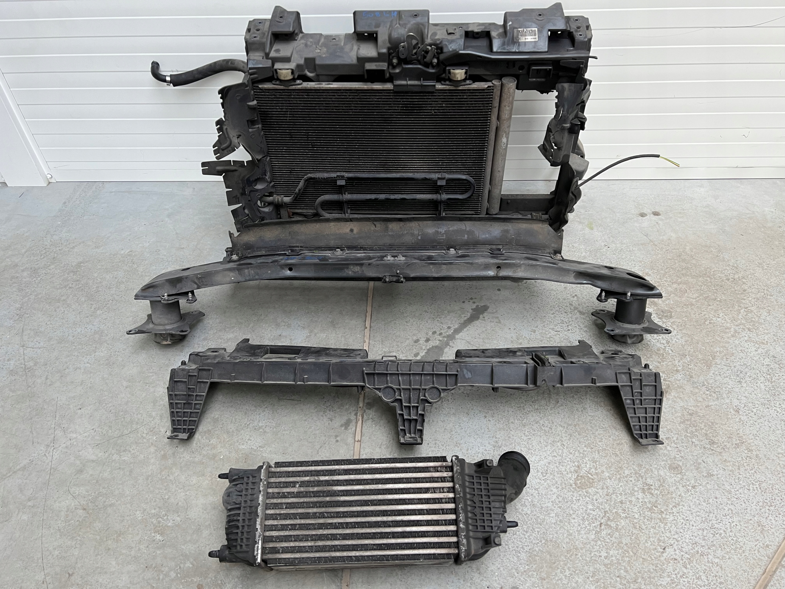 Pas przedni chłodnice Peugeot 508 lift