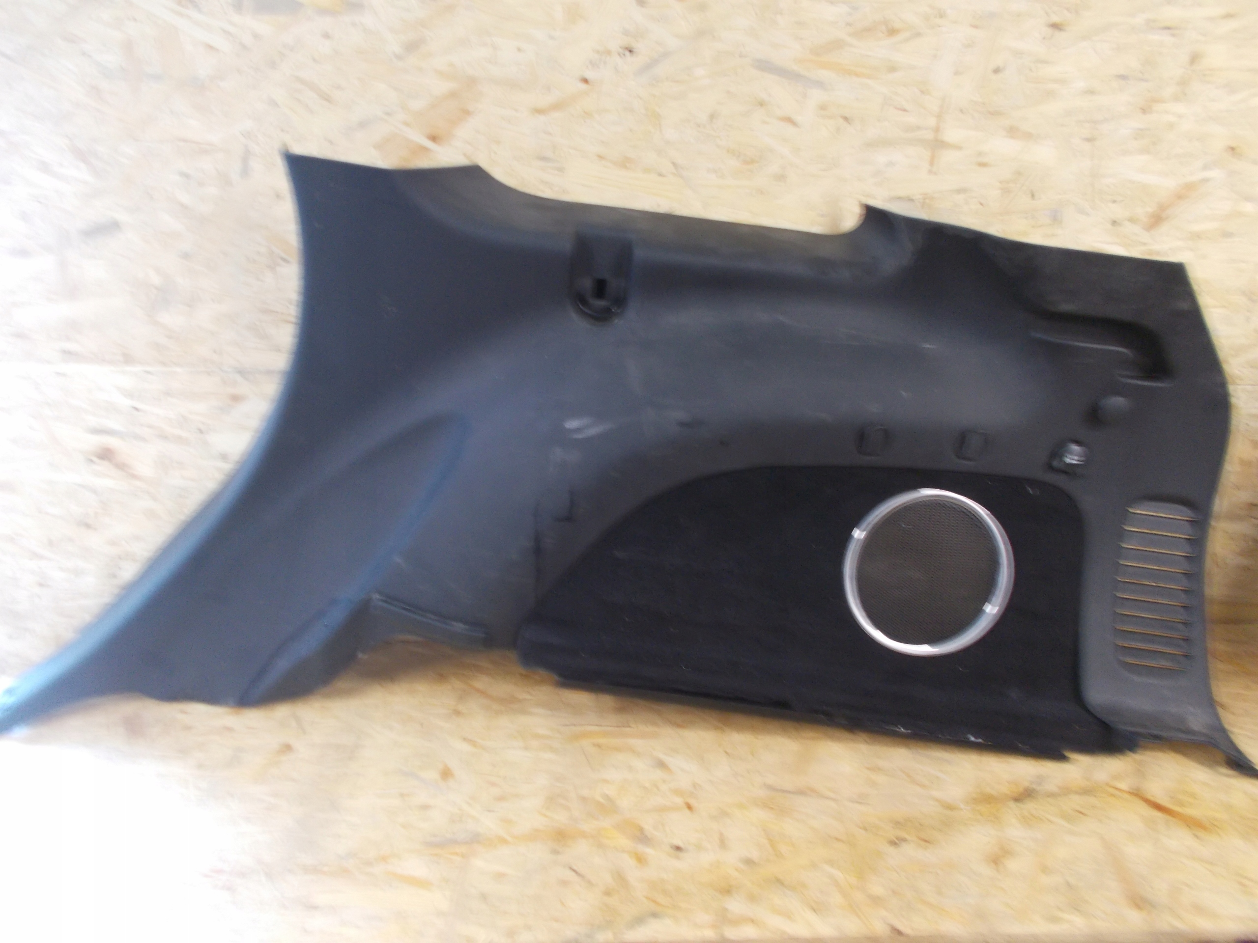 ОБИВКА ПРАВОГО БАГАЖНИКА JEEP GRAND CHEROKEE 2014