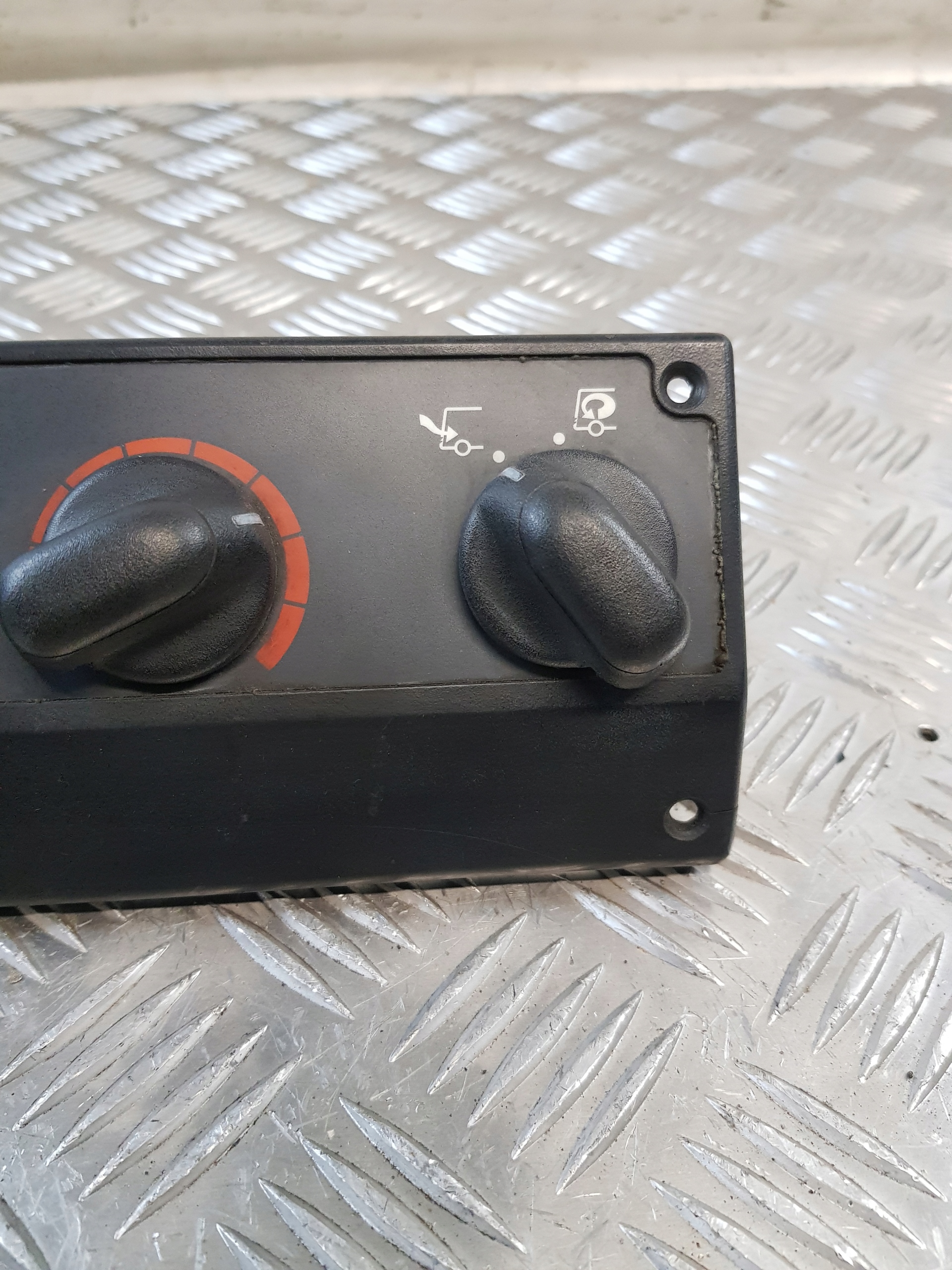 control panel air conditioning devices RVI 5010329370D DO AUTOBUSU