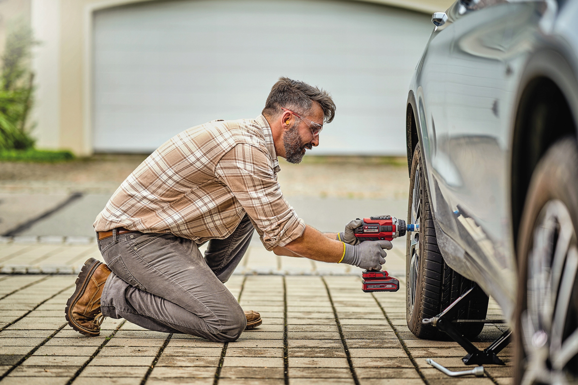 Klucz udarowy Einhell IMPAXXO 18/400 Solo 18V 400 Nm + Zestaw Nasadek Pojemność akumulatora 0 Ah